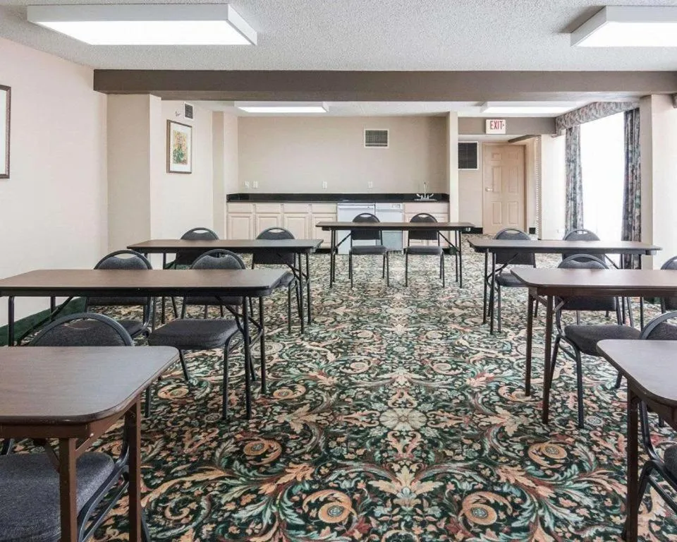 Meeting/conference room in Economy Inn & Suites