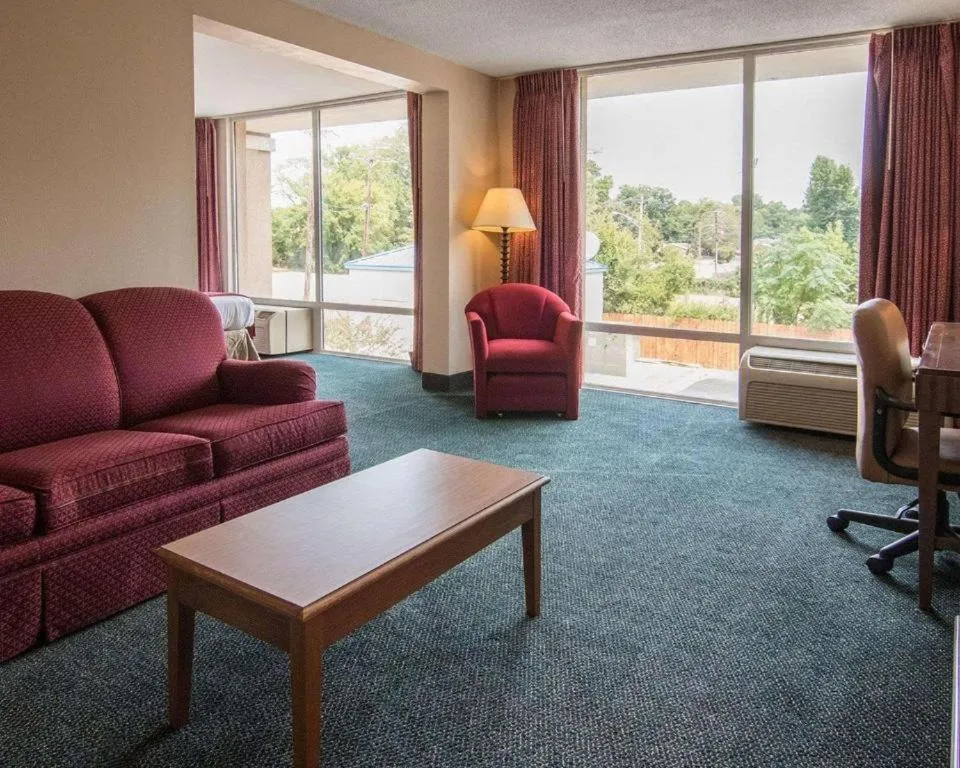 Economy Inn & Suites