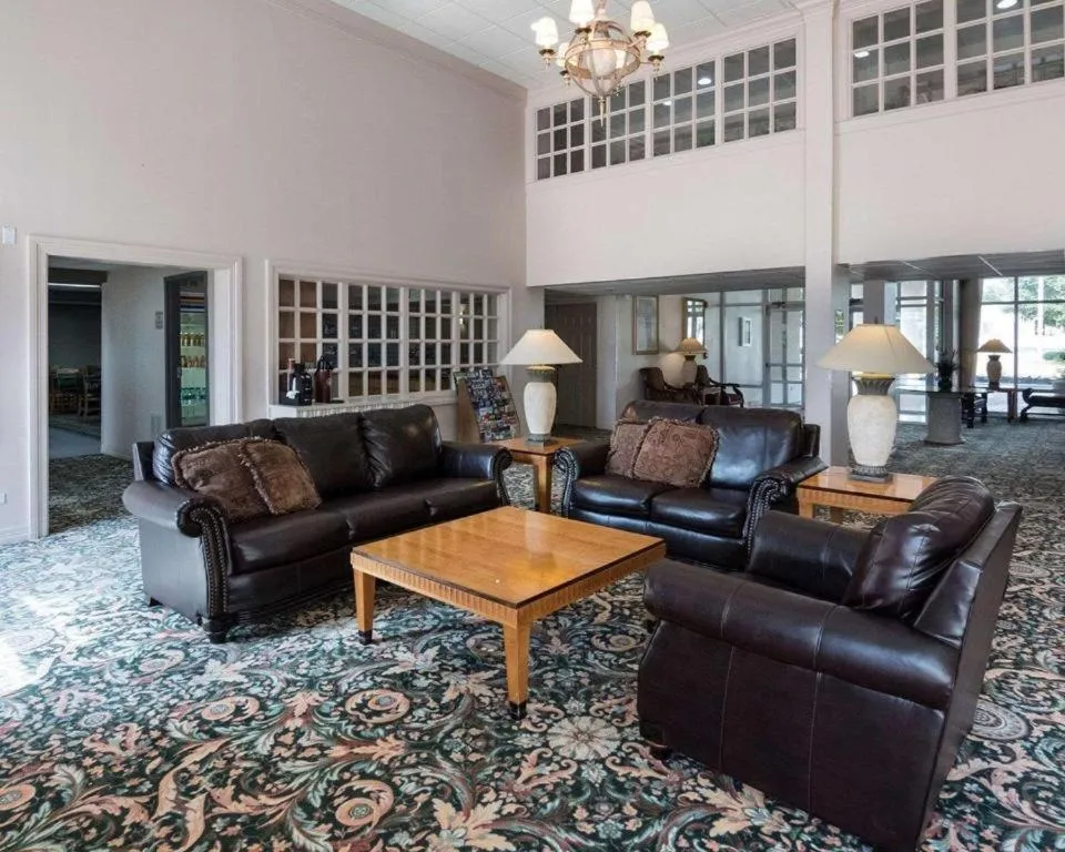 Lobby or reception in Economy Inn & Suites