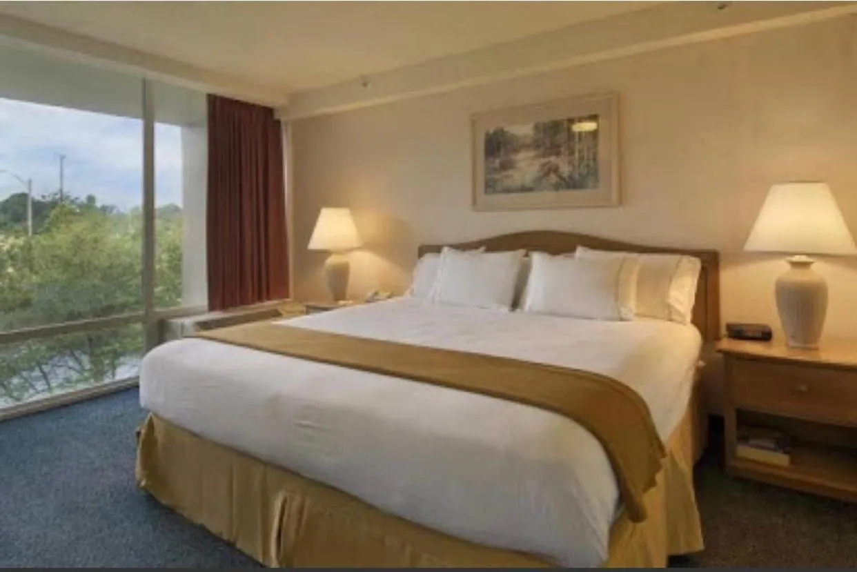 Bed in Economy Inn & Suites