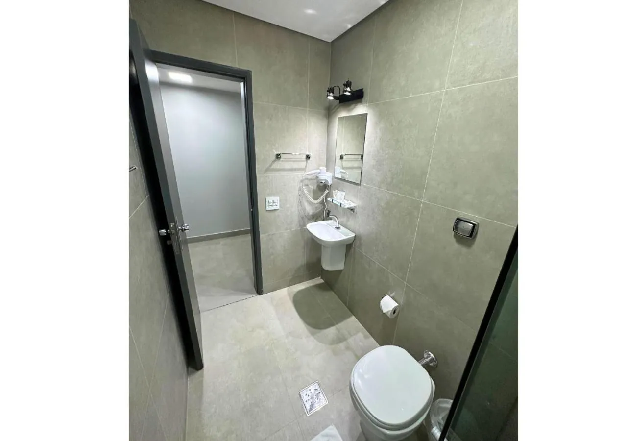 Toilet in Brasília Park Hotel