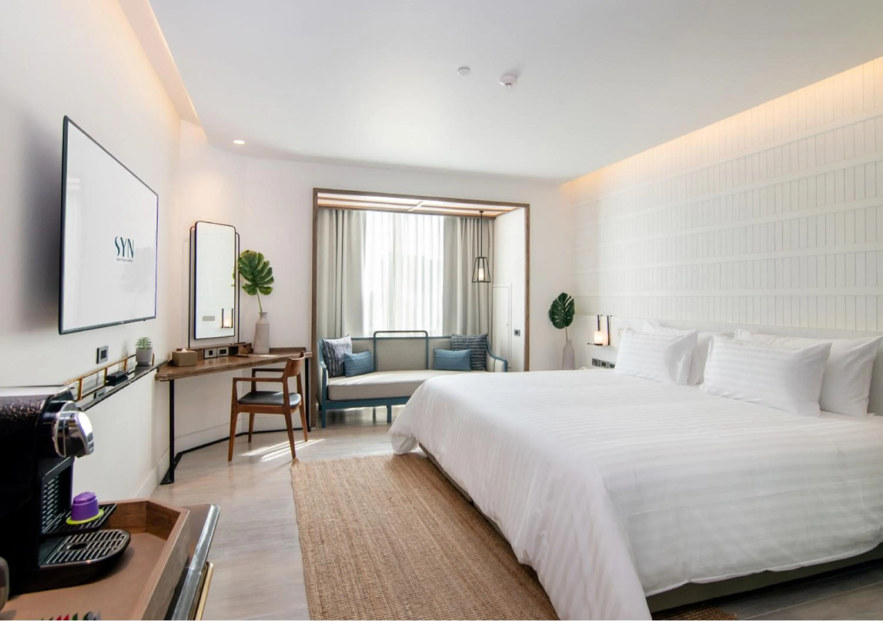 Photo of the whole room, Bed in SYN Boutique Hotel