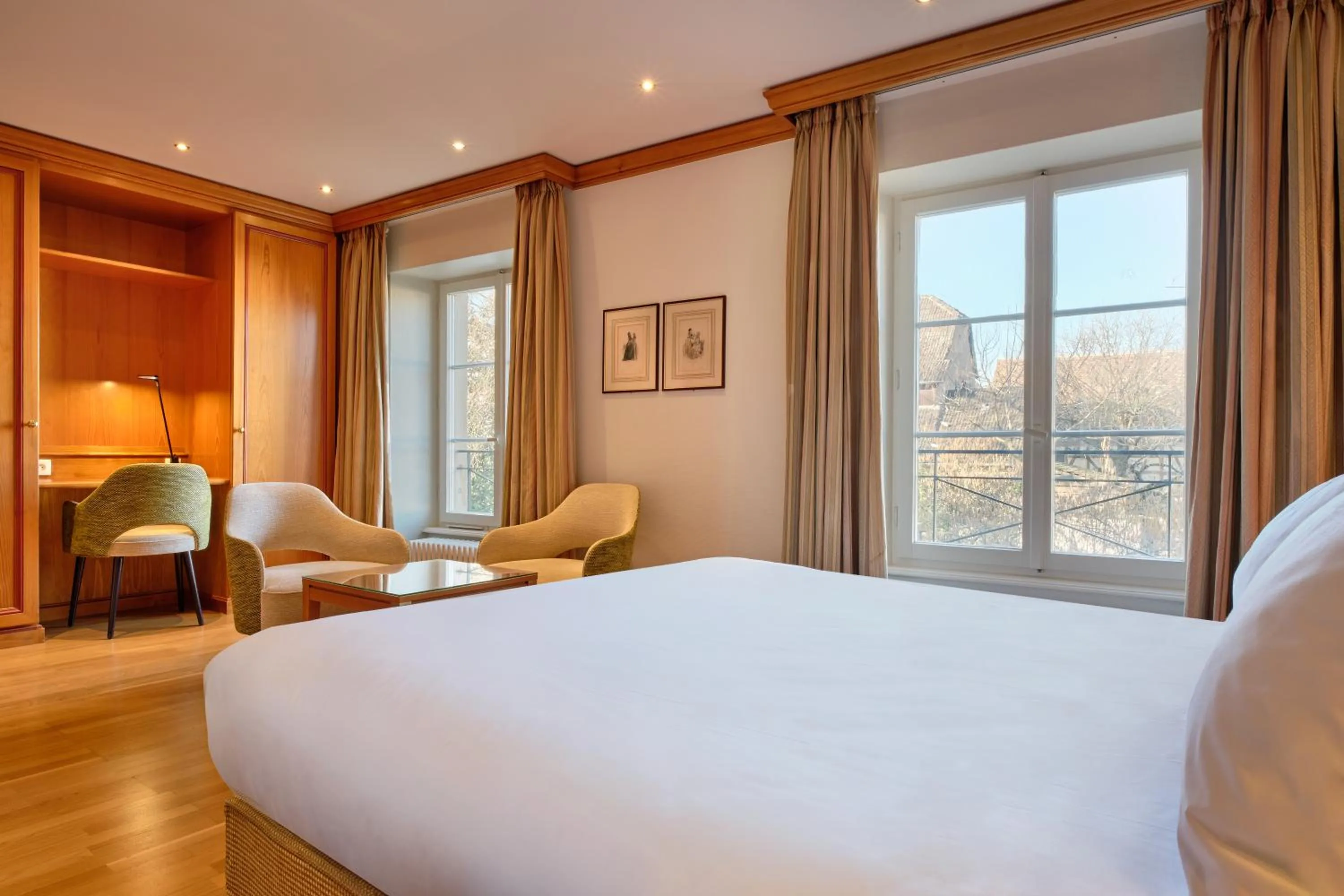 Bed in Hotel & Spa A la cour d'Alsace by HappyCulture