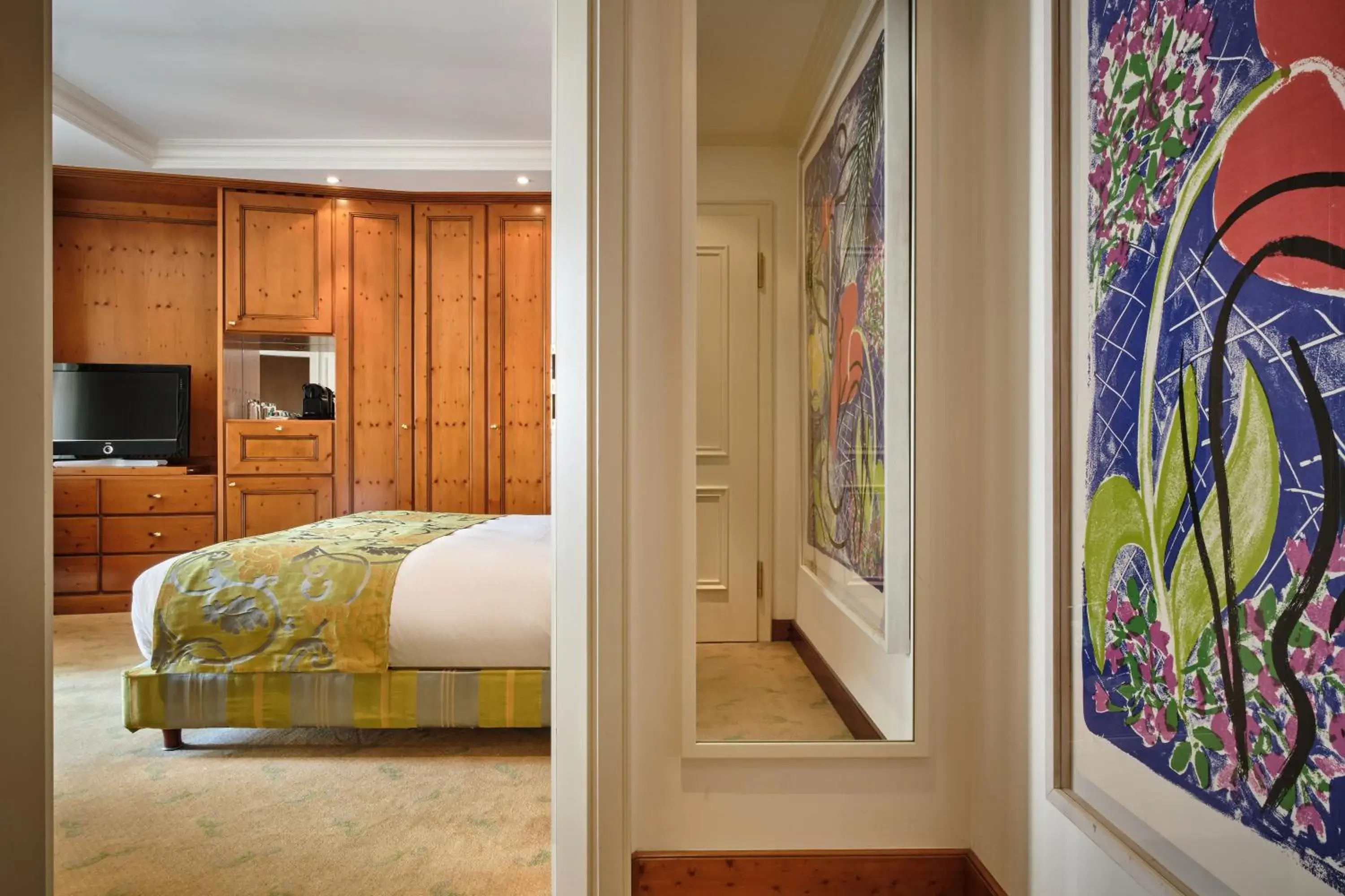 Photo of the whole room, Bed in Hotel & Spa A la cour d'Alsace by HappyCulture Photo of the whole room, Bed in Hotel & Spa A la cour d'Alsace by HappyCulture