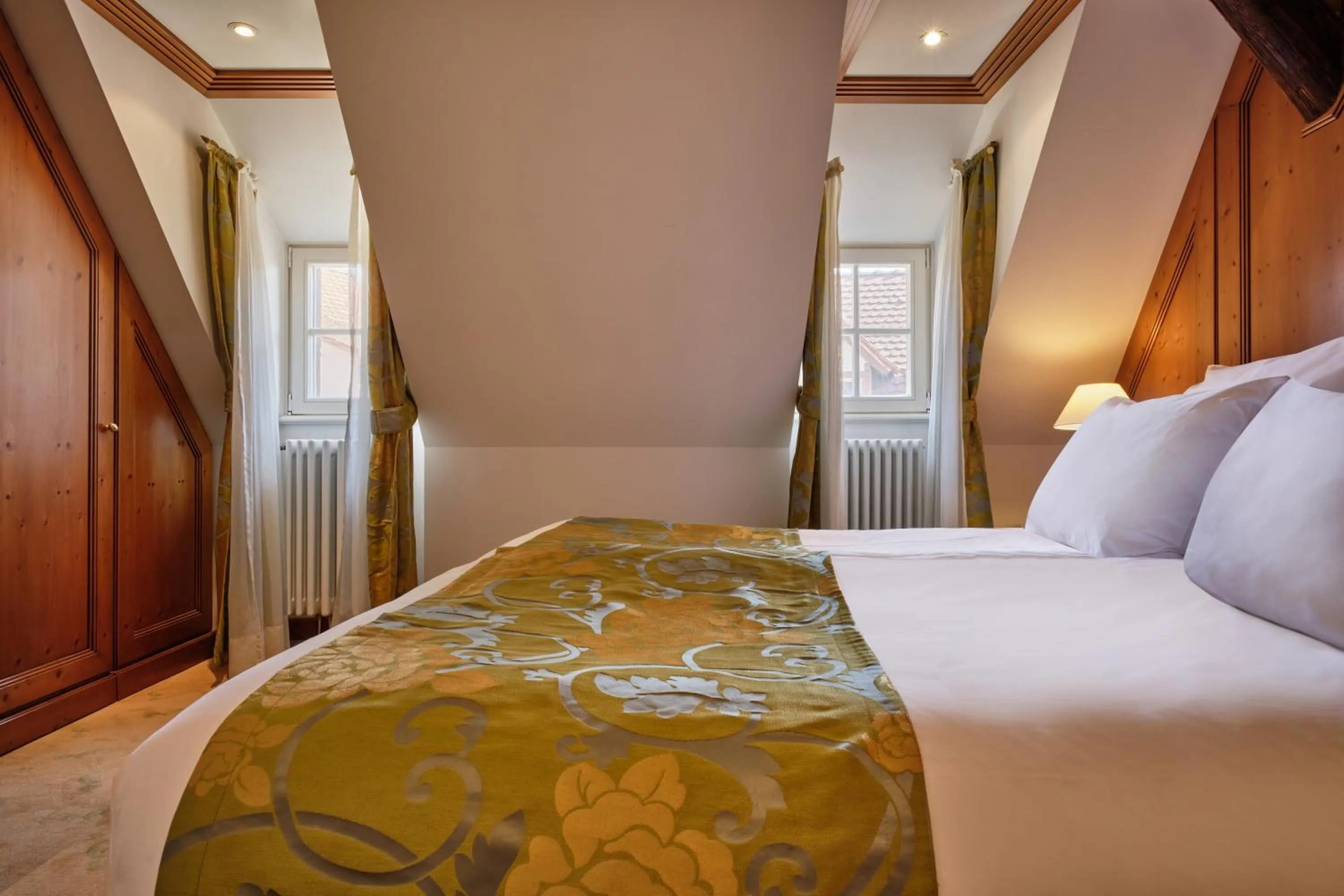 Bed in Hotel & Spa A la cour d'Alsace by HappyCulture