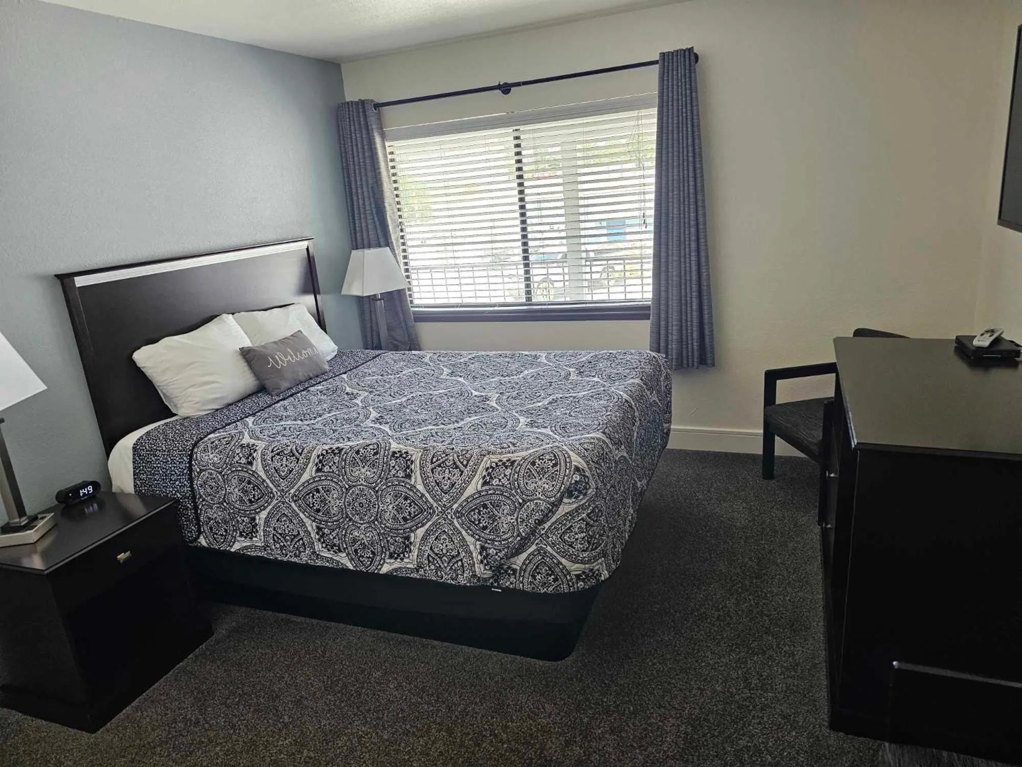 Bed in El Rancho Motel