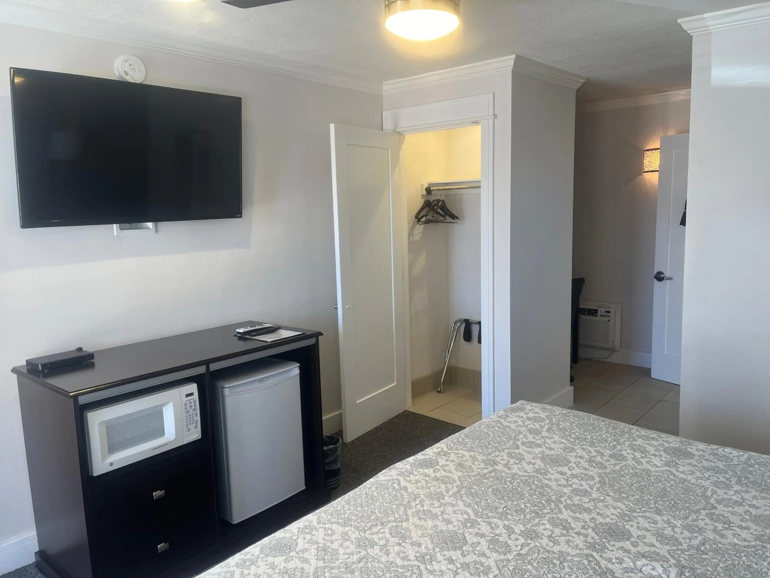 Bed in El Rancho Motel