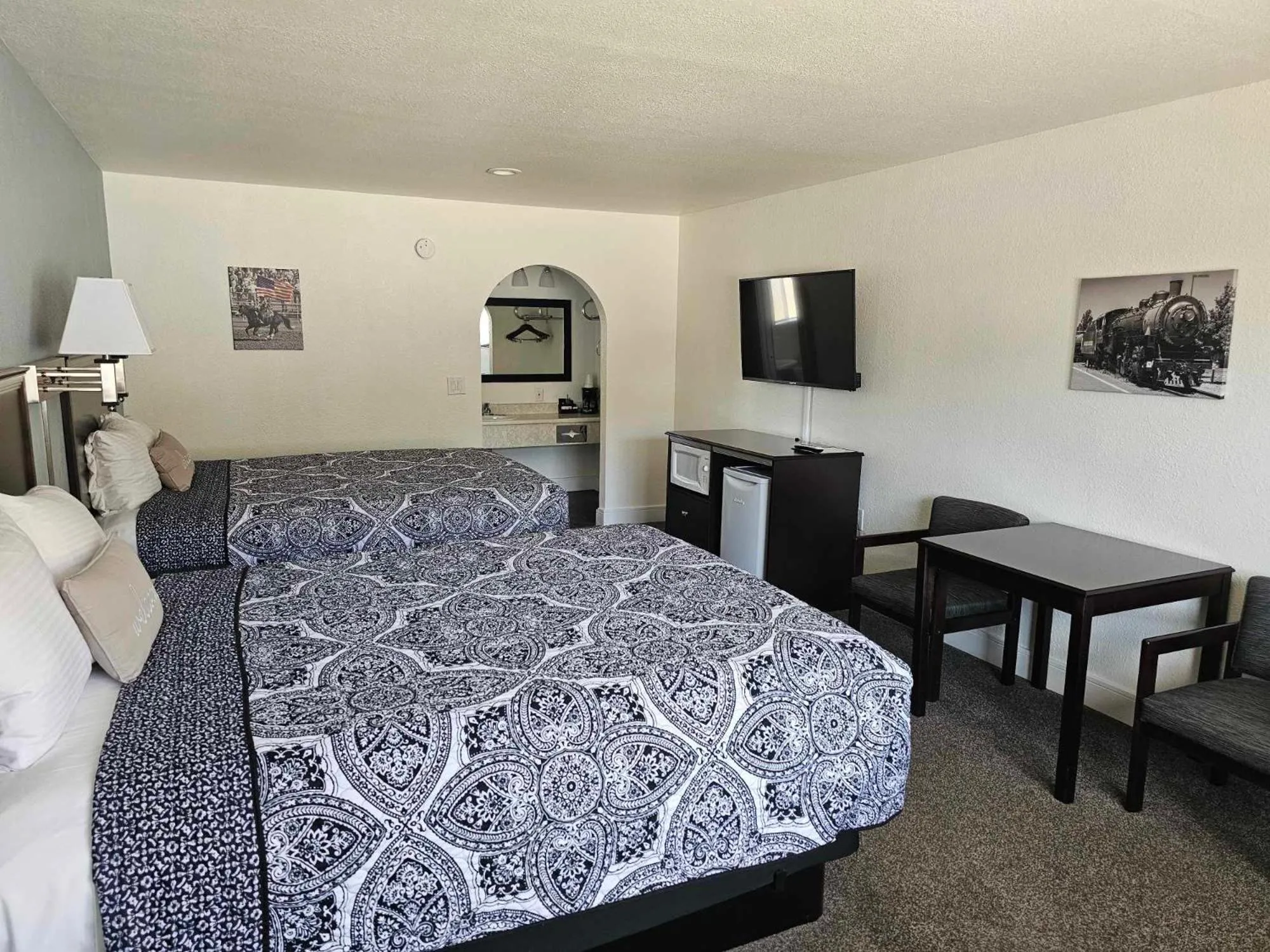 TV and multimedia, Bed in El Rancho Motel