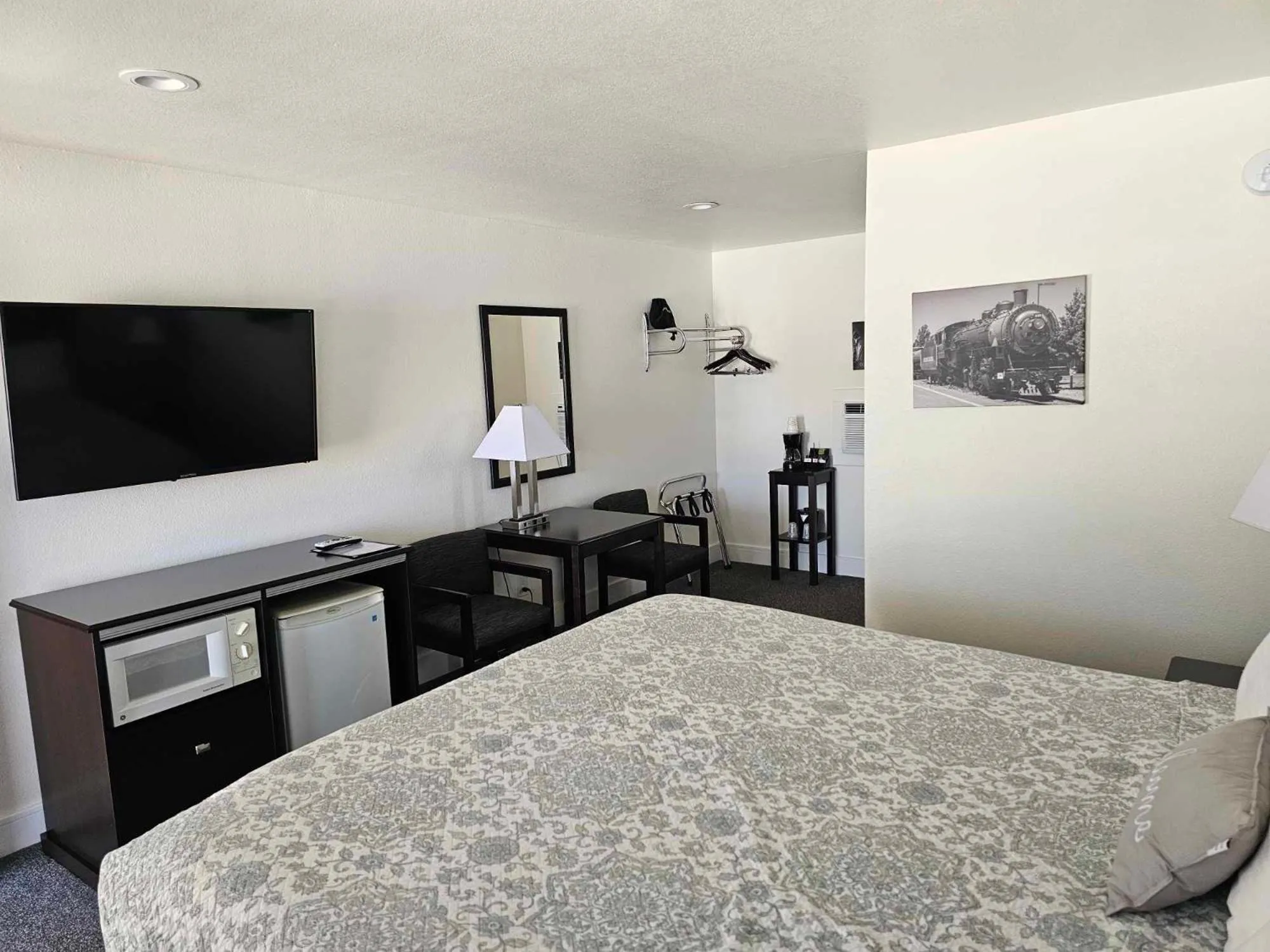 TV and multimedia, Bed in El Rancho Motel