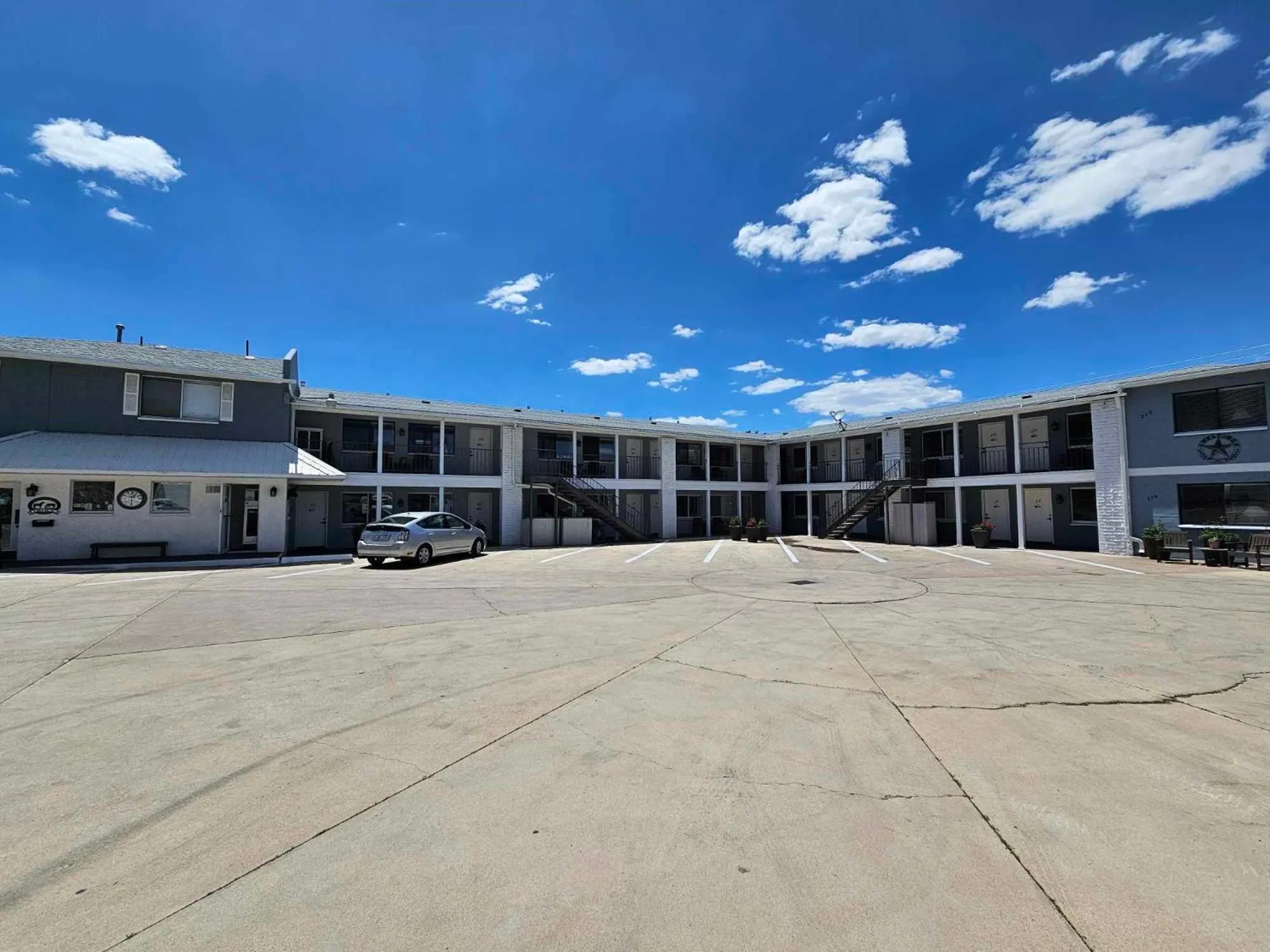 Property building in El Rancho Motel