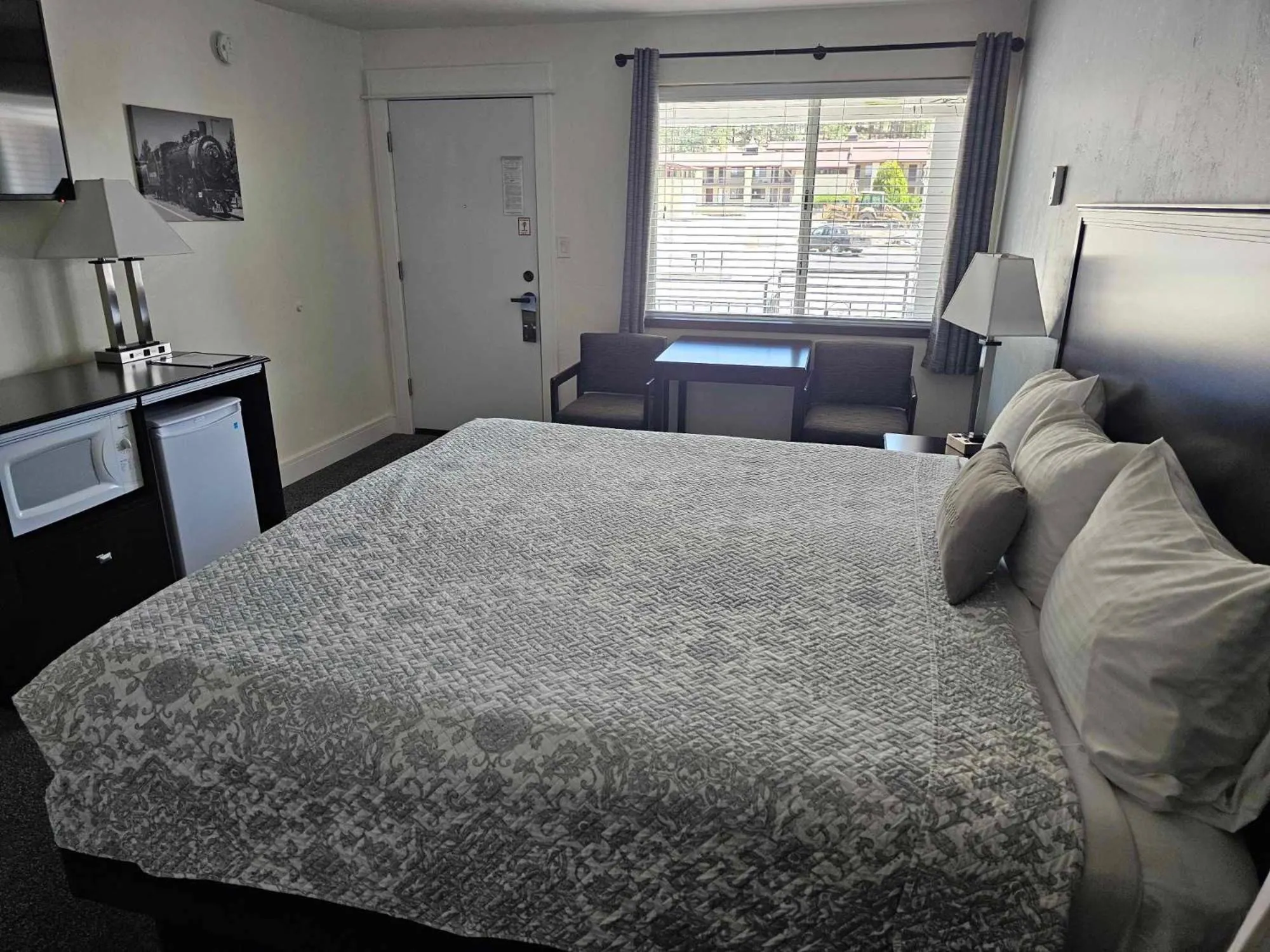 TV and multimedia, Bed in El Rancho Motel