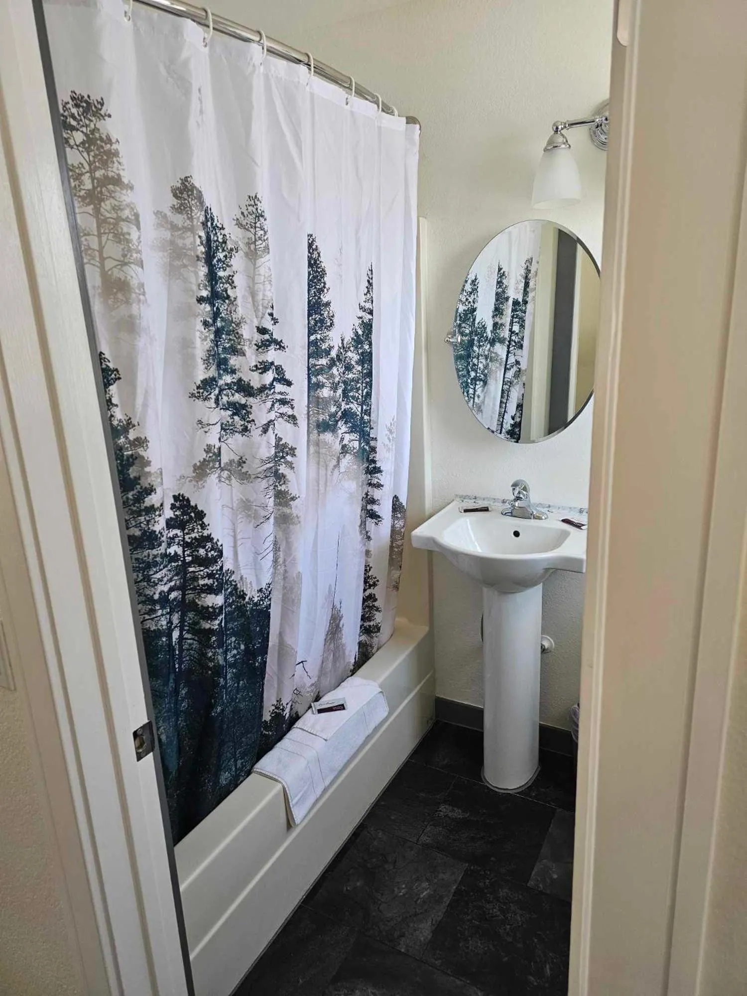 Bathroom in El Rancho Motel