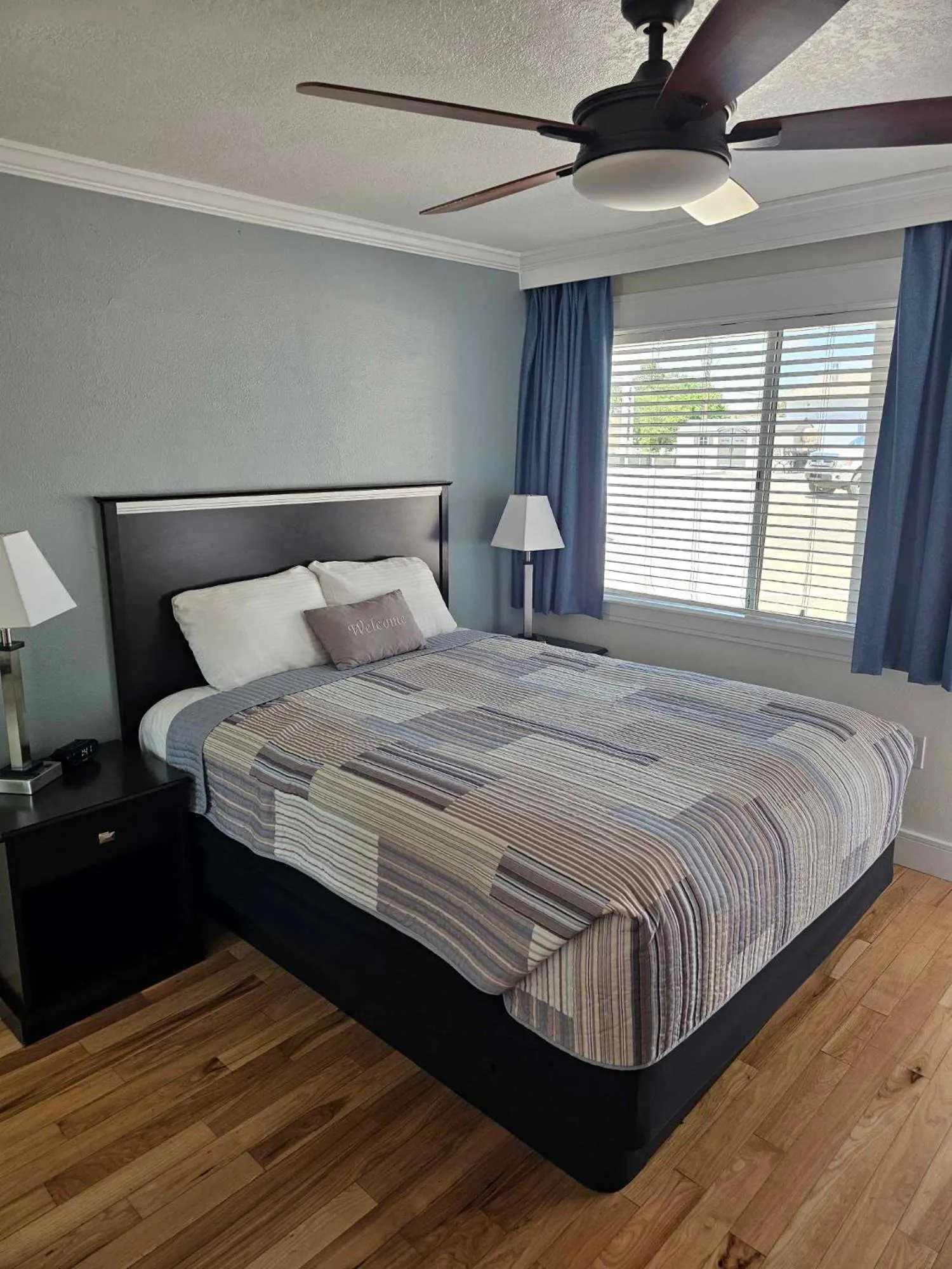 Bed in El Rancho Motel