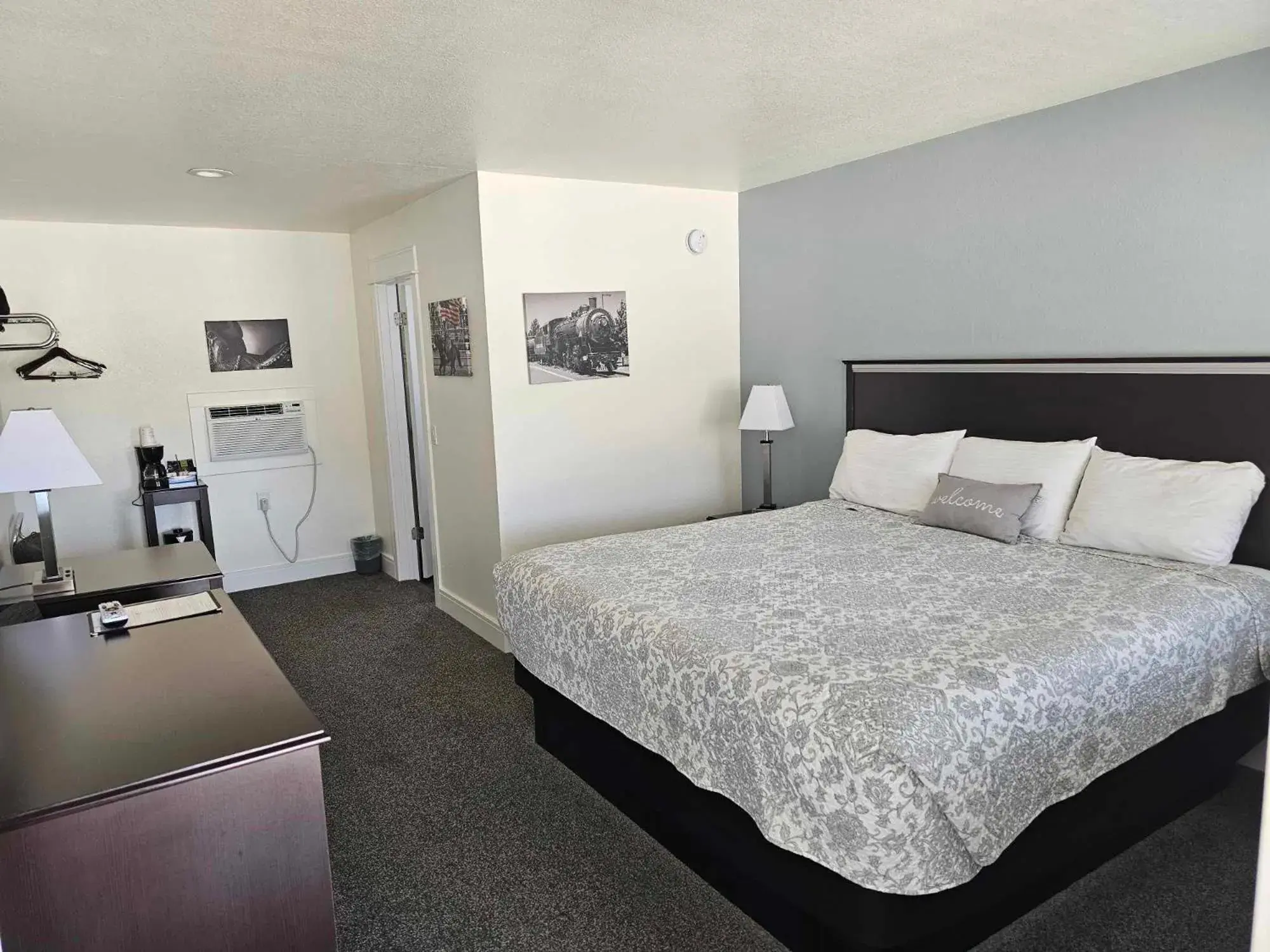 King Room in El Rancho Motel King Room in El Rancho Motel