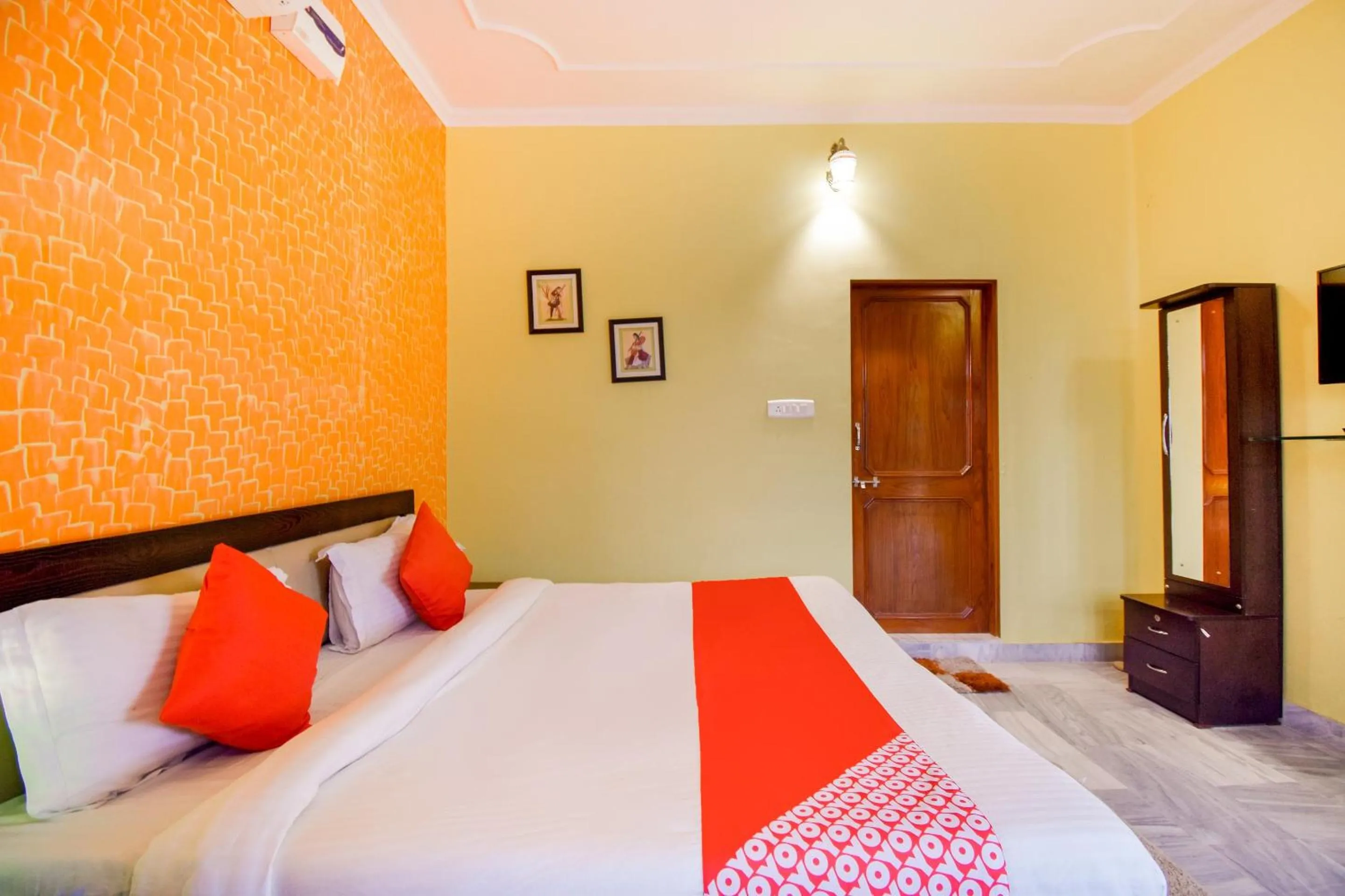 Bedroom, Bed in Hotel O The Nandini's Guest House