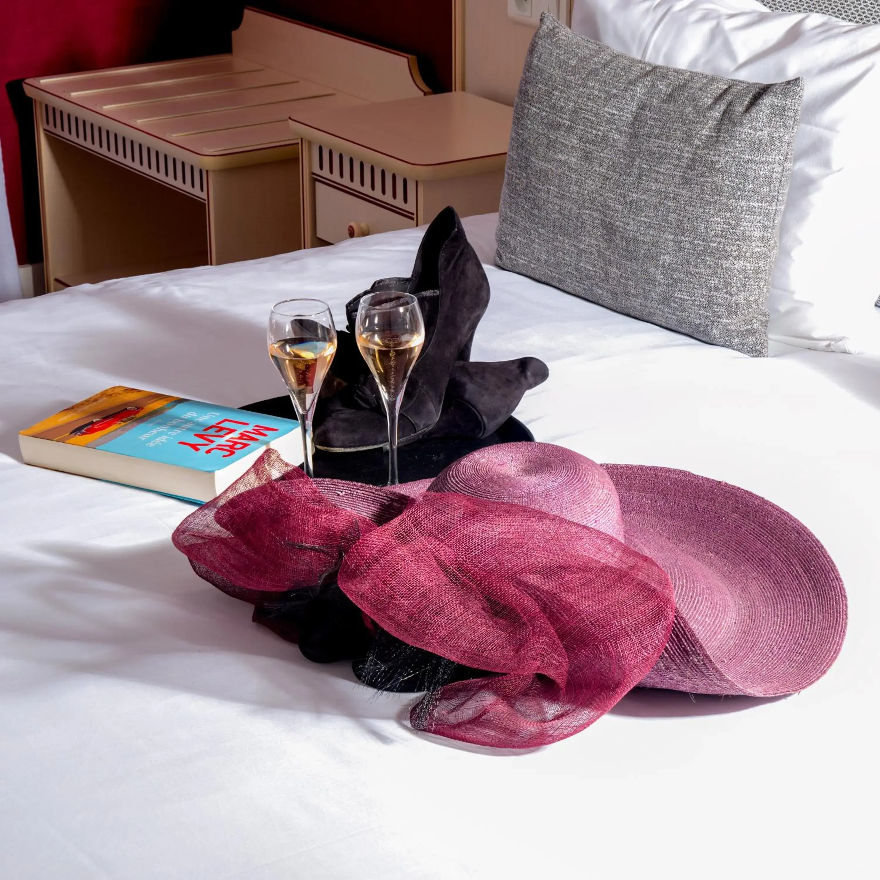 Drinks, Bed in Logis Hôtel-Restaurant LE FONTARABIE Drinks, Bed in Logis Hôtel-Restaurant LE FONTARABIE
