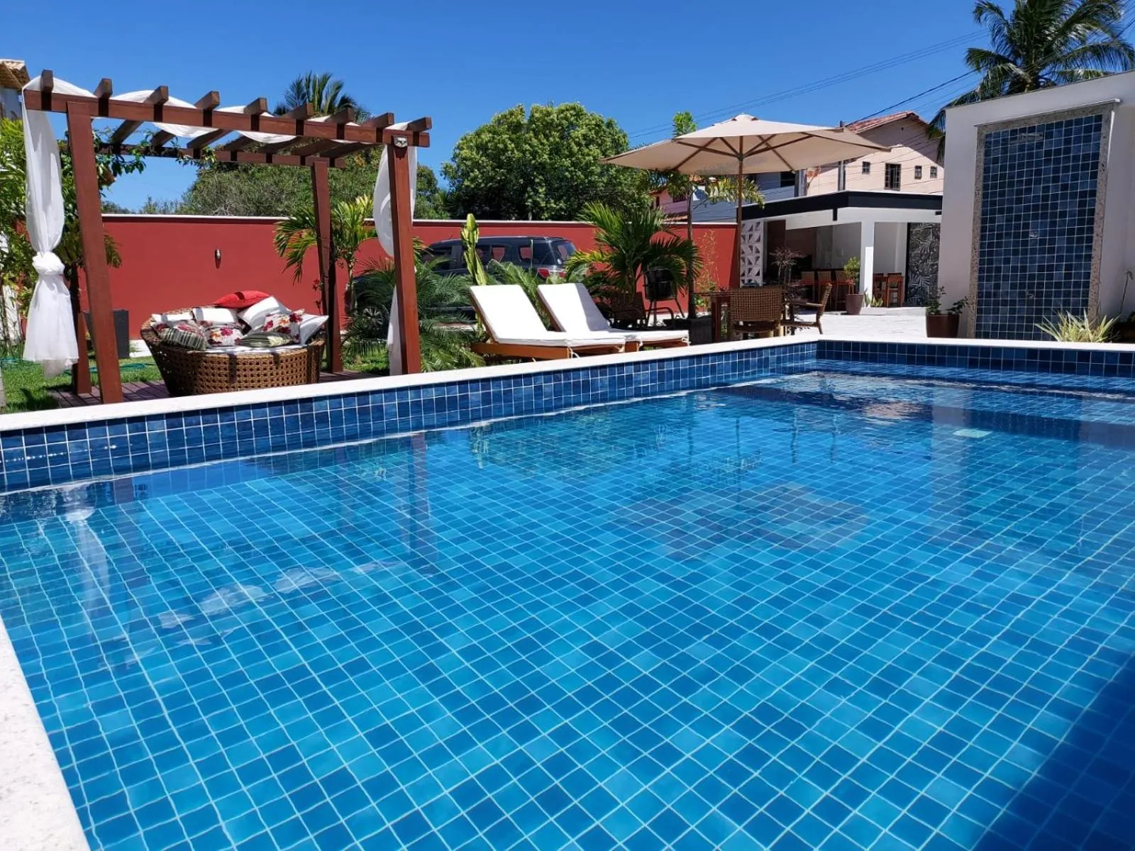 Swimming pool in Pousada Caminho do Mar