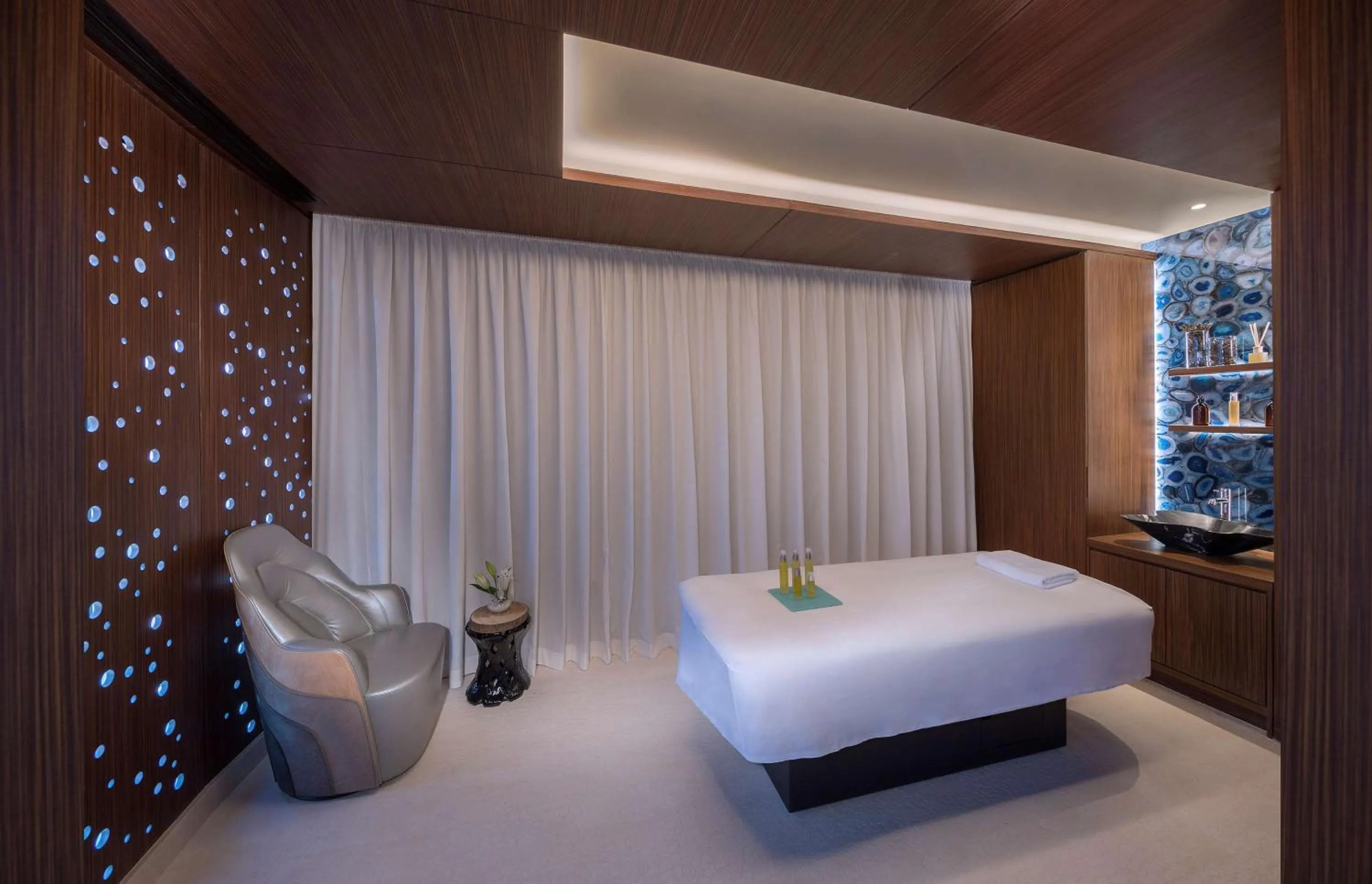 Spa and wellness centre/facilities, Bed in Andaz Dubai The Palm, By Hyatt