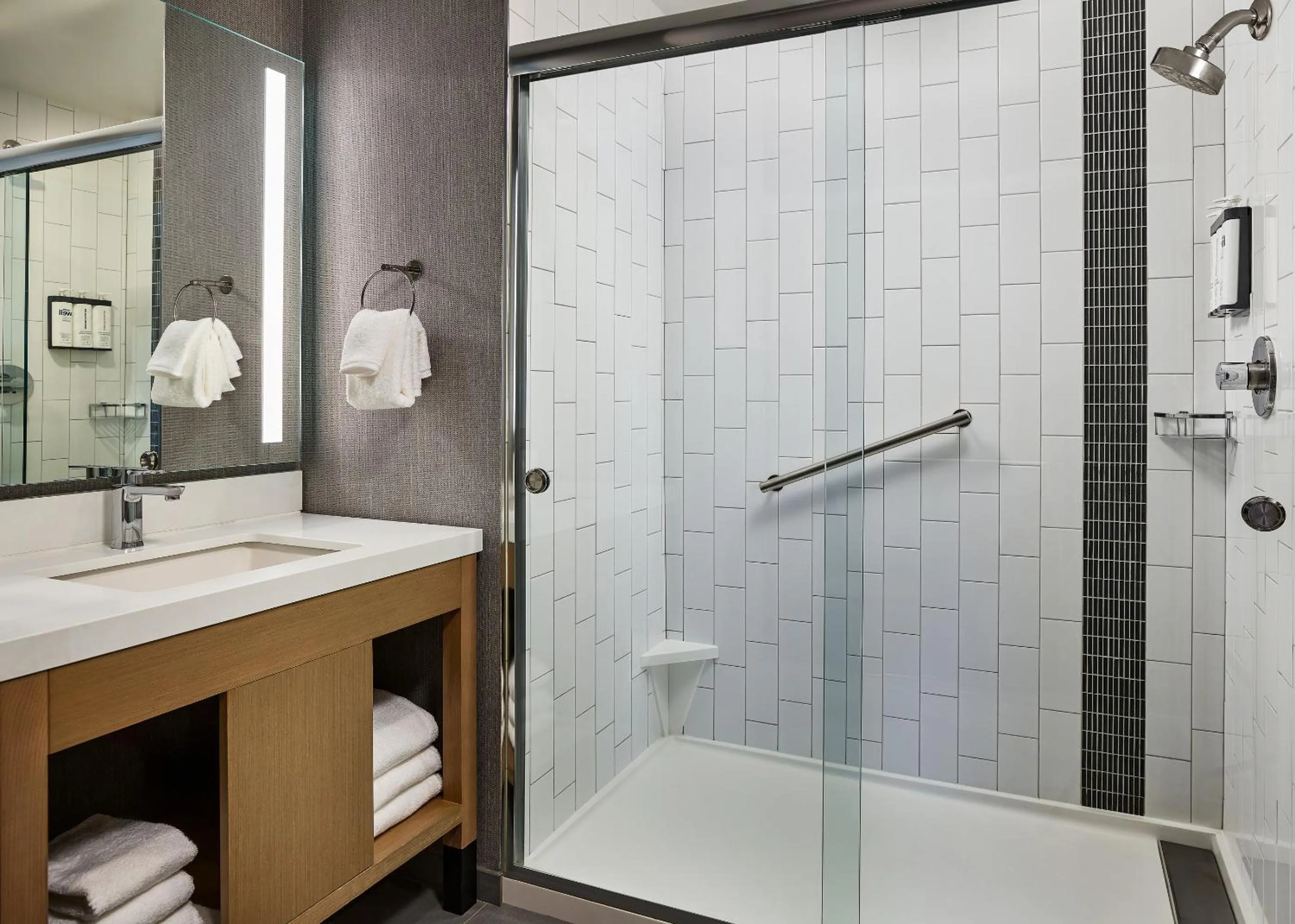 Bathroom in Hyatt Place Pena Station/Denver Airport