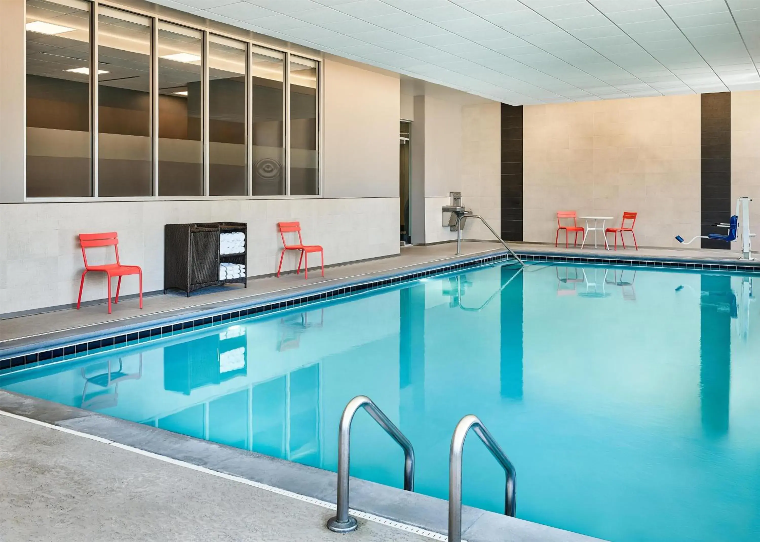 Swimming pool in Hyatt Place Pena Station/Denver Airport Swimming pool in Hyatt Place Pena Station/Denver Airport