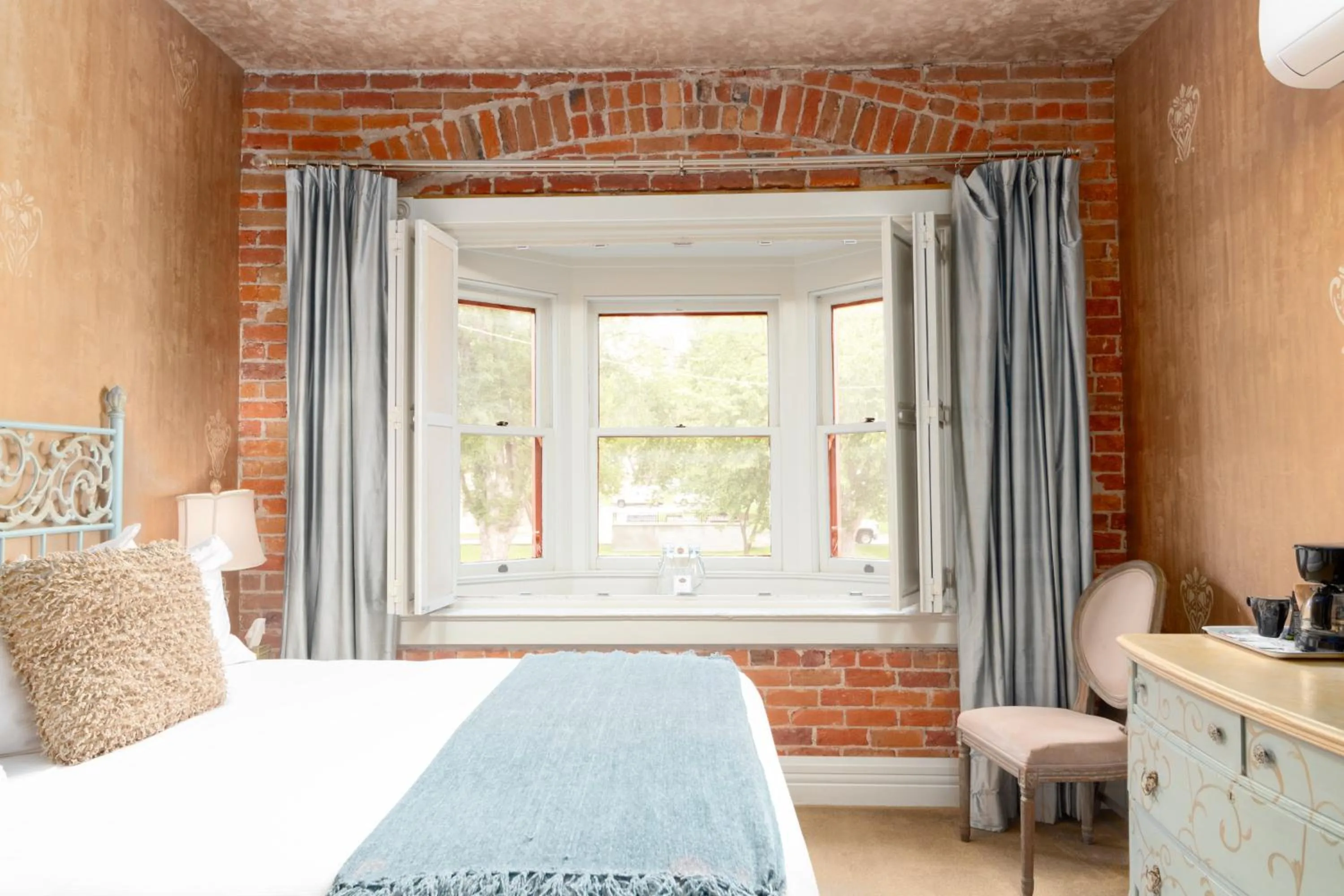 Bed in Grand Highland Hotel