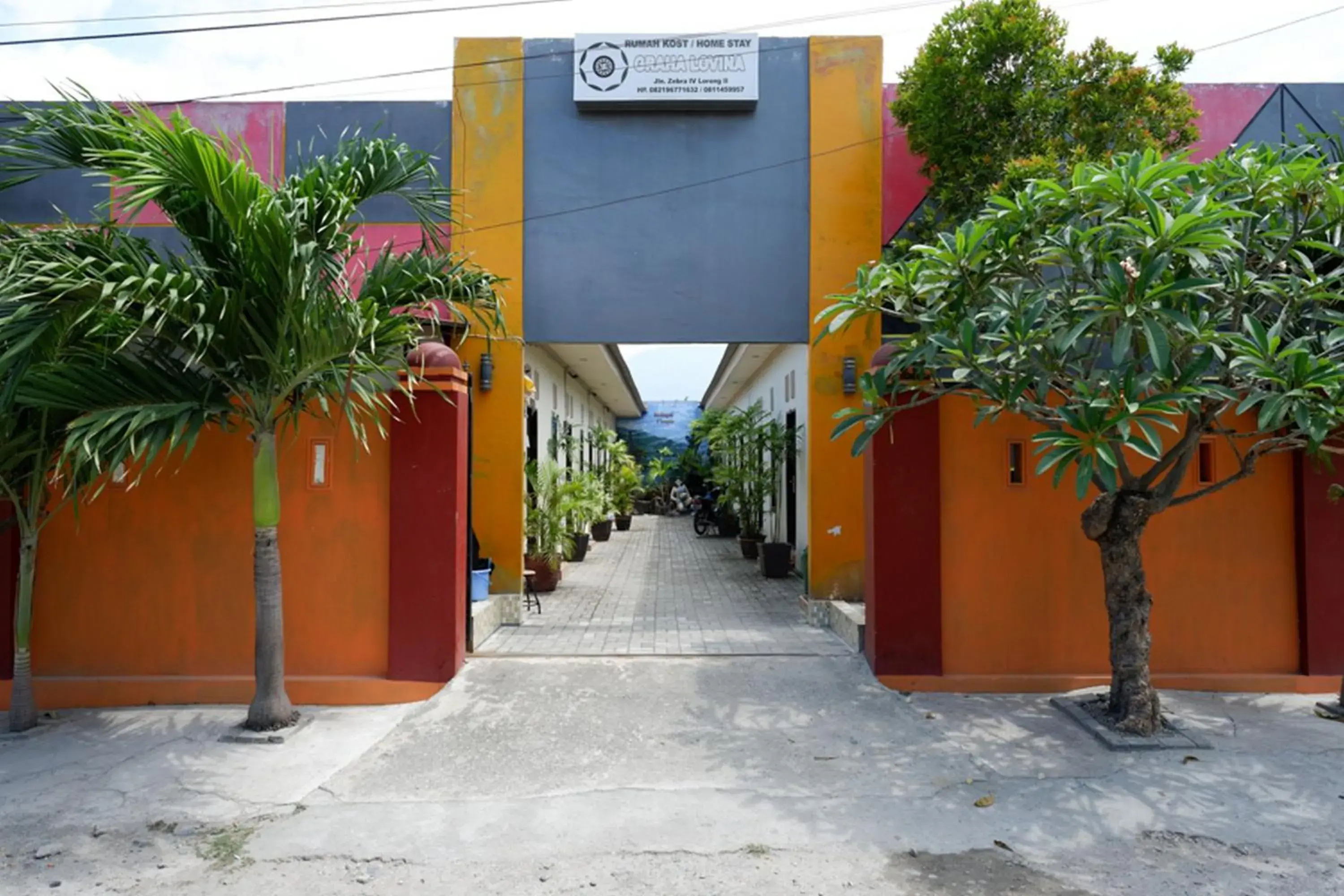 Property building in RedDoorz near Mutiara SIS Al Jufrie Airport Palu Property building in RedDoorz near Mutiara SIS Al Jufrie Airport Palu