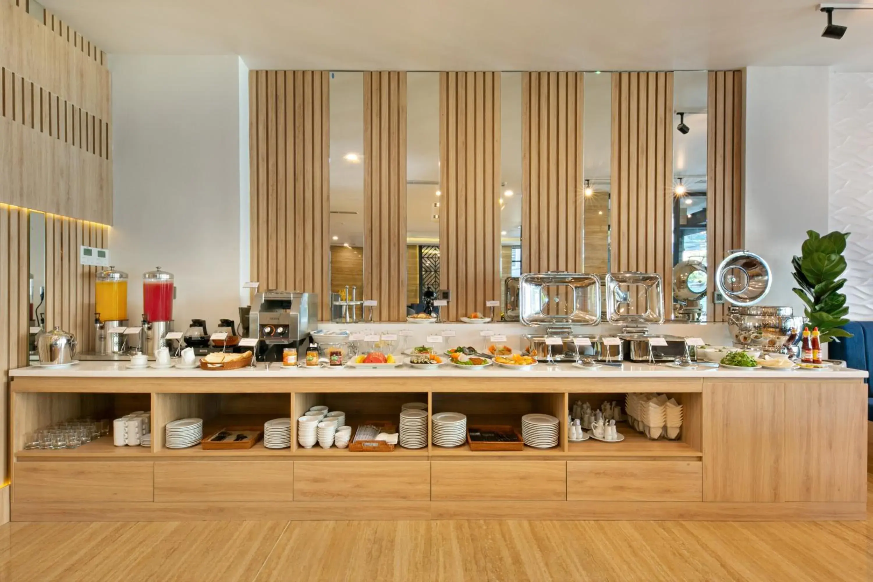 Restaurant/places to eat in Sun River Hotel & Apartment Restaurant/places to eat in Sun River Hotel & Apartment