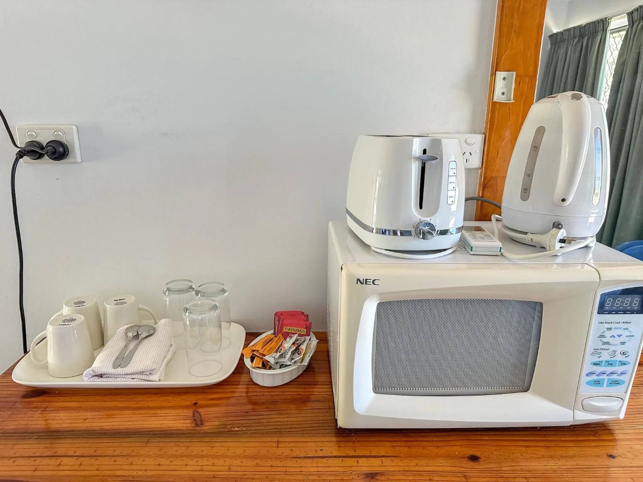 Coffee/tea facilities in Ocean View Motel Bowen