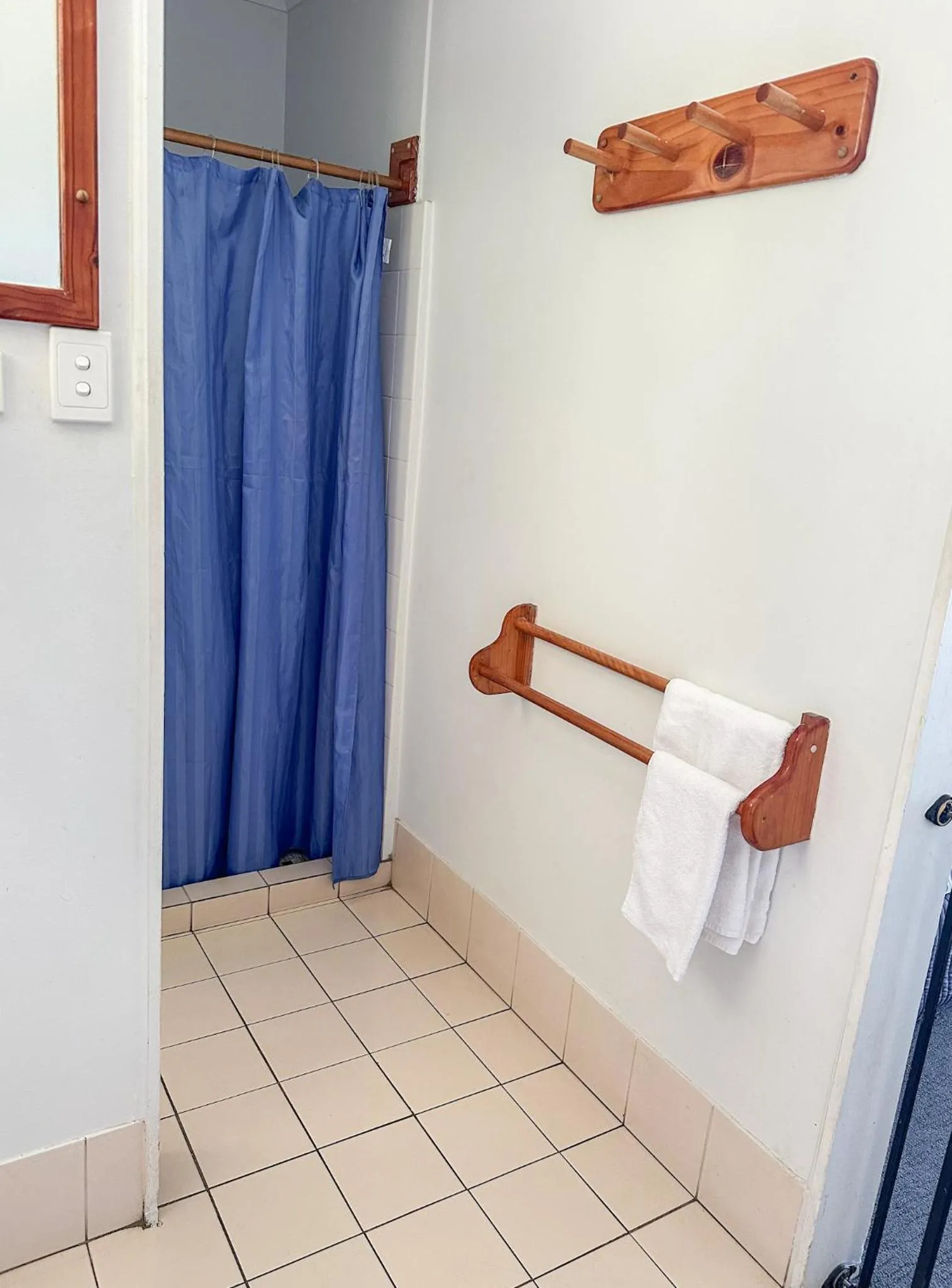 Shower in Ocean View Motel Bowen