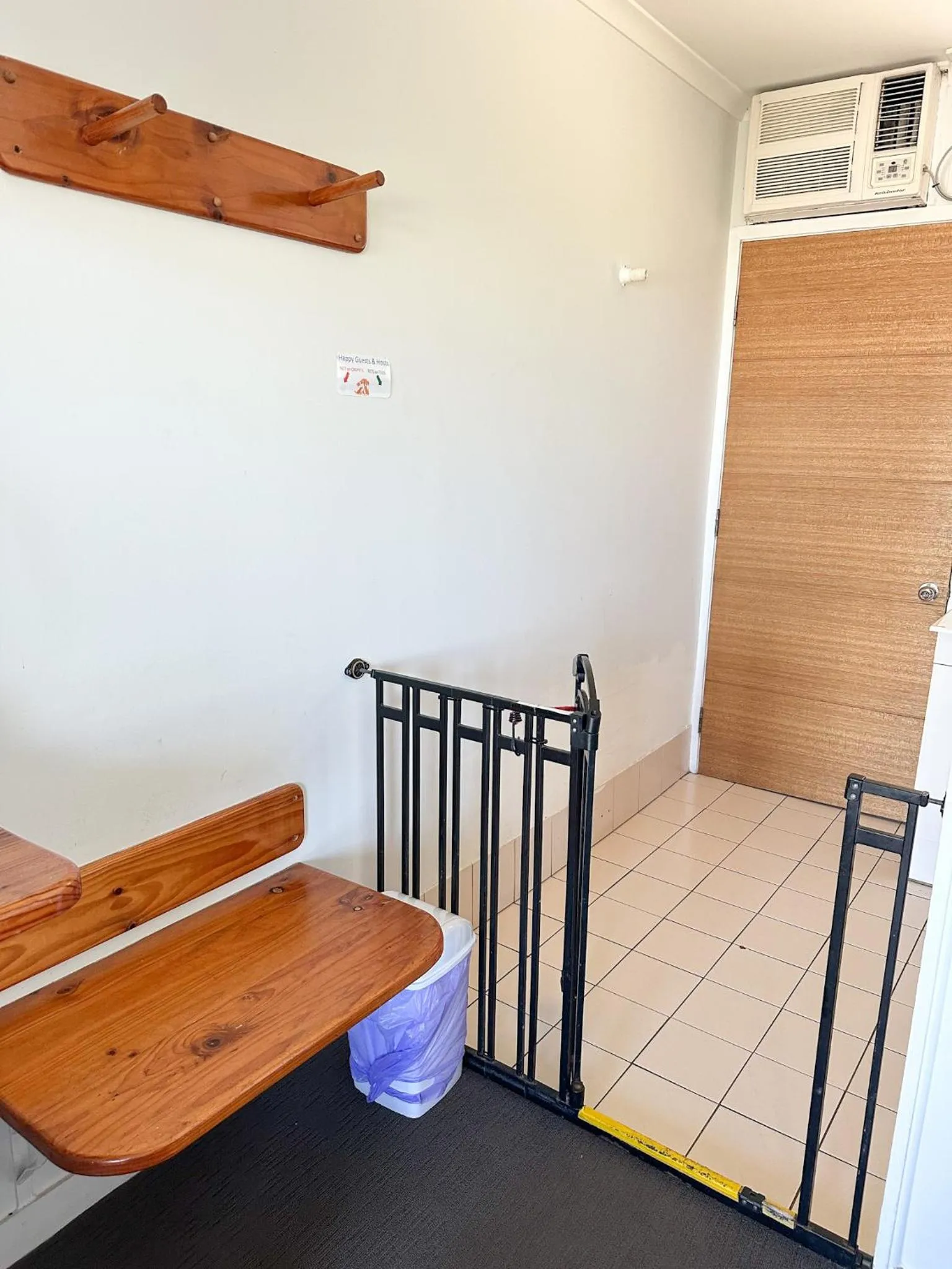 pet friendly, Bed in Ocean View Motel Bowen