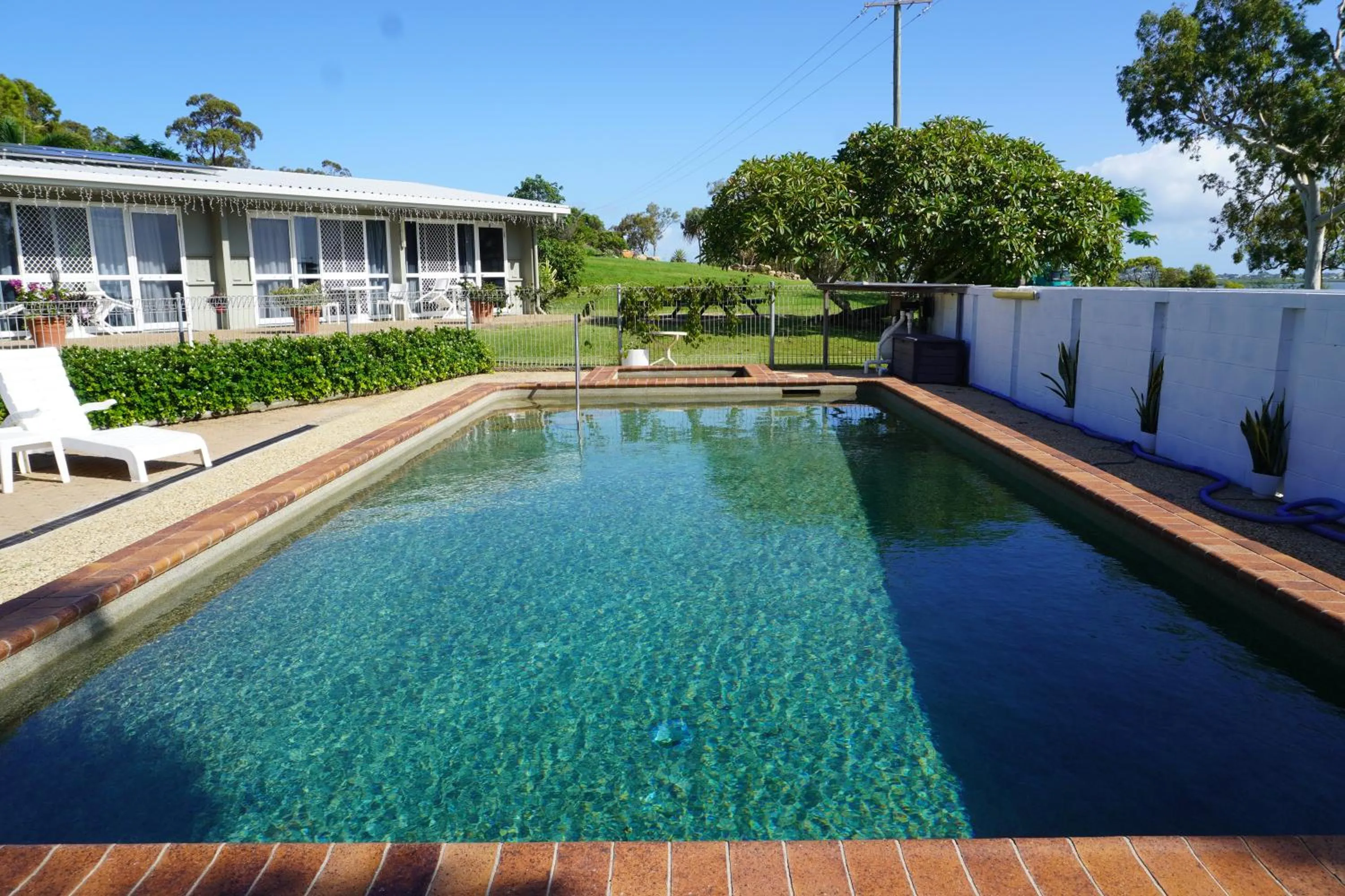Swimming pool in Ocean View Motel Bowen