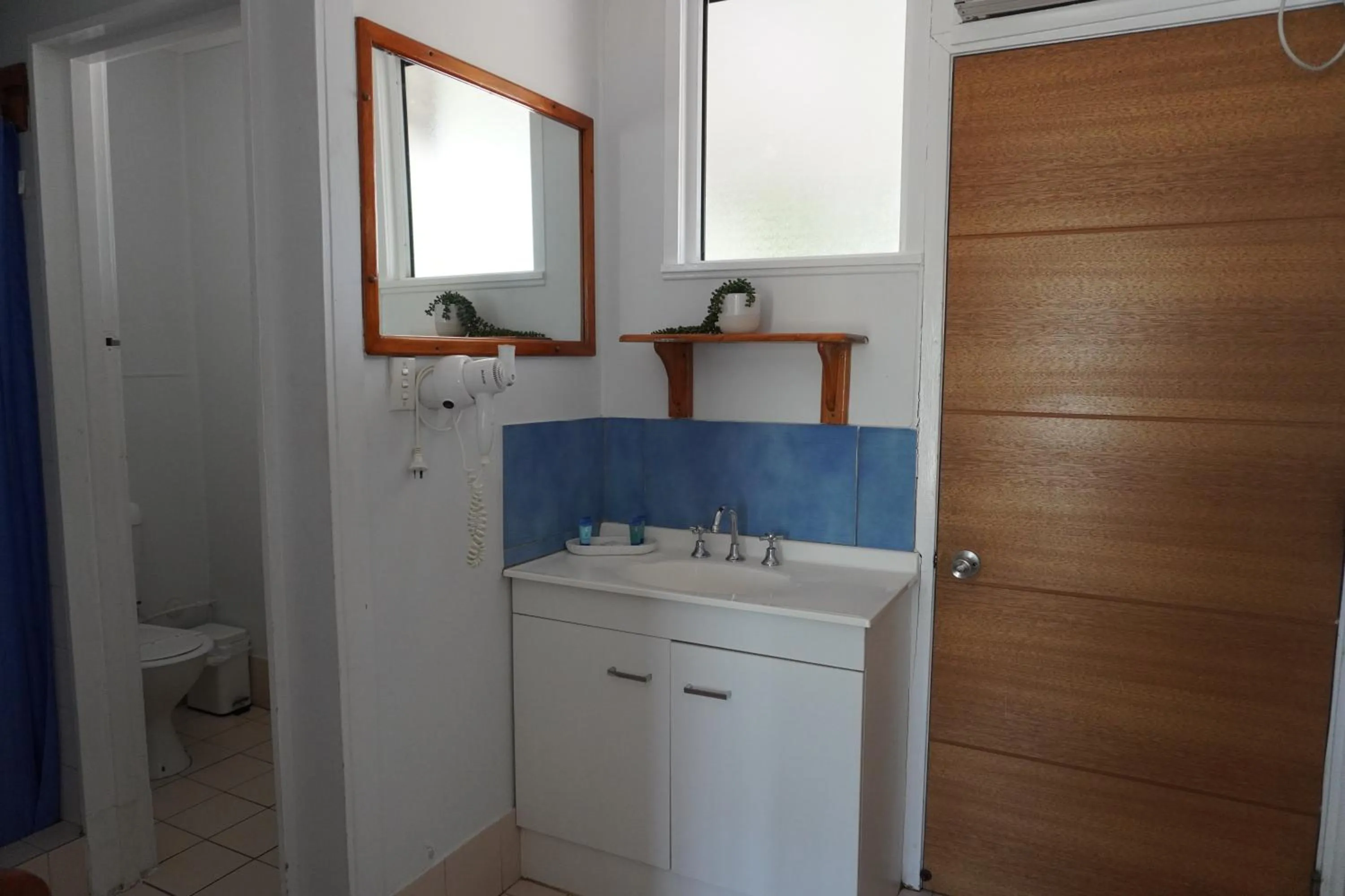 Bathroom in Ocean View Motel Bowen