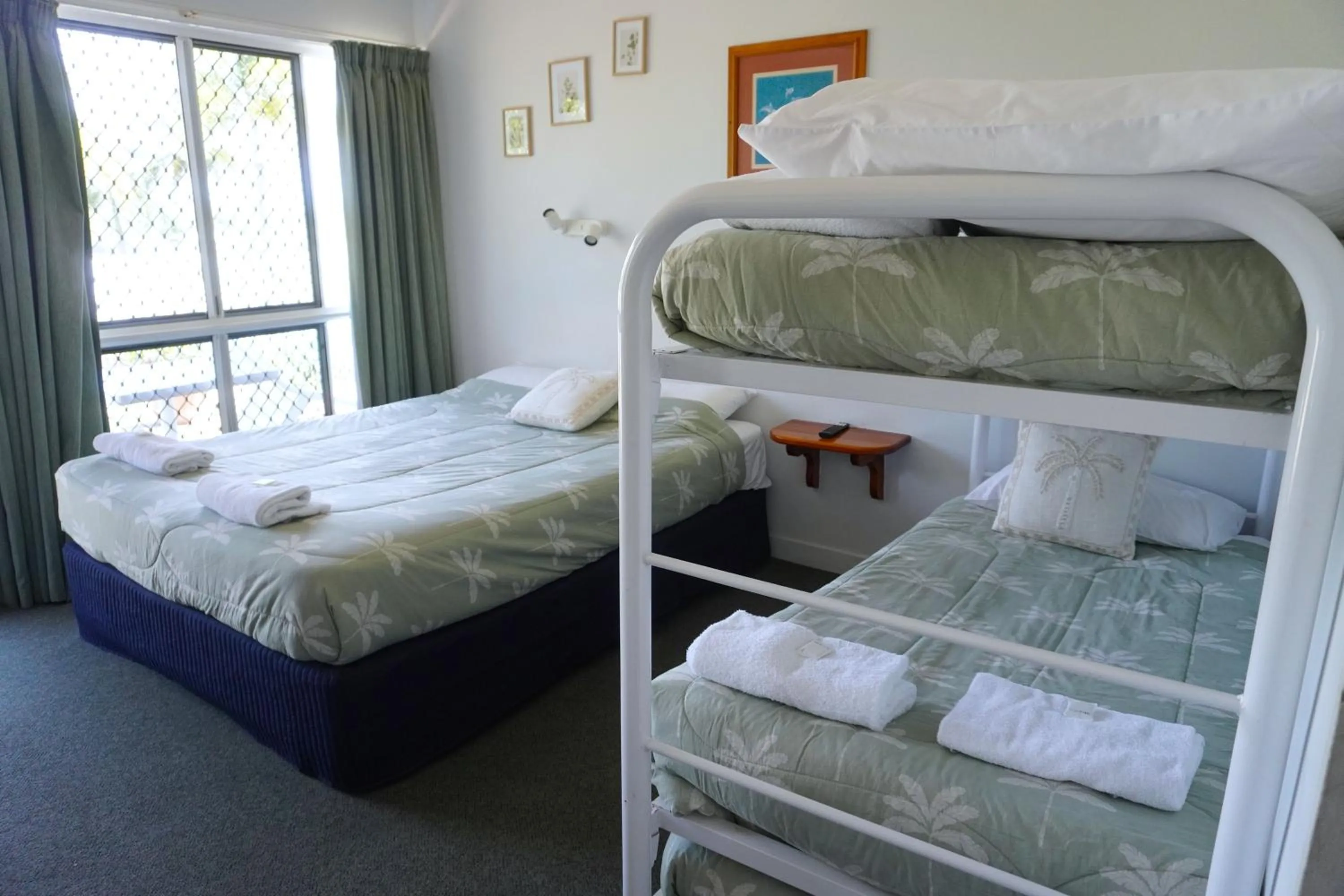 Bed in Ocean View Motel Bowen