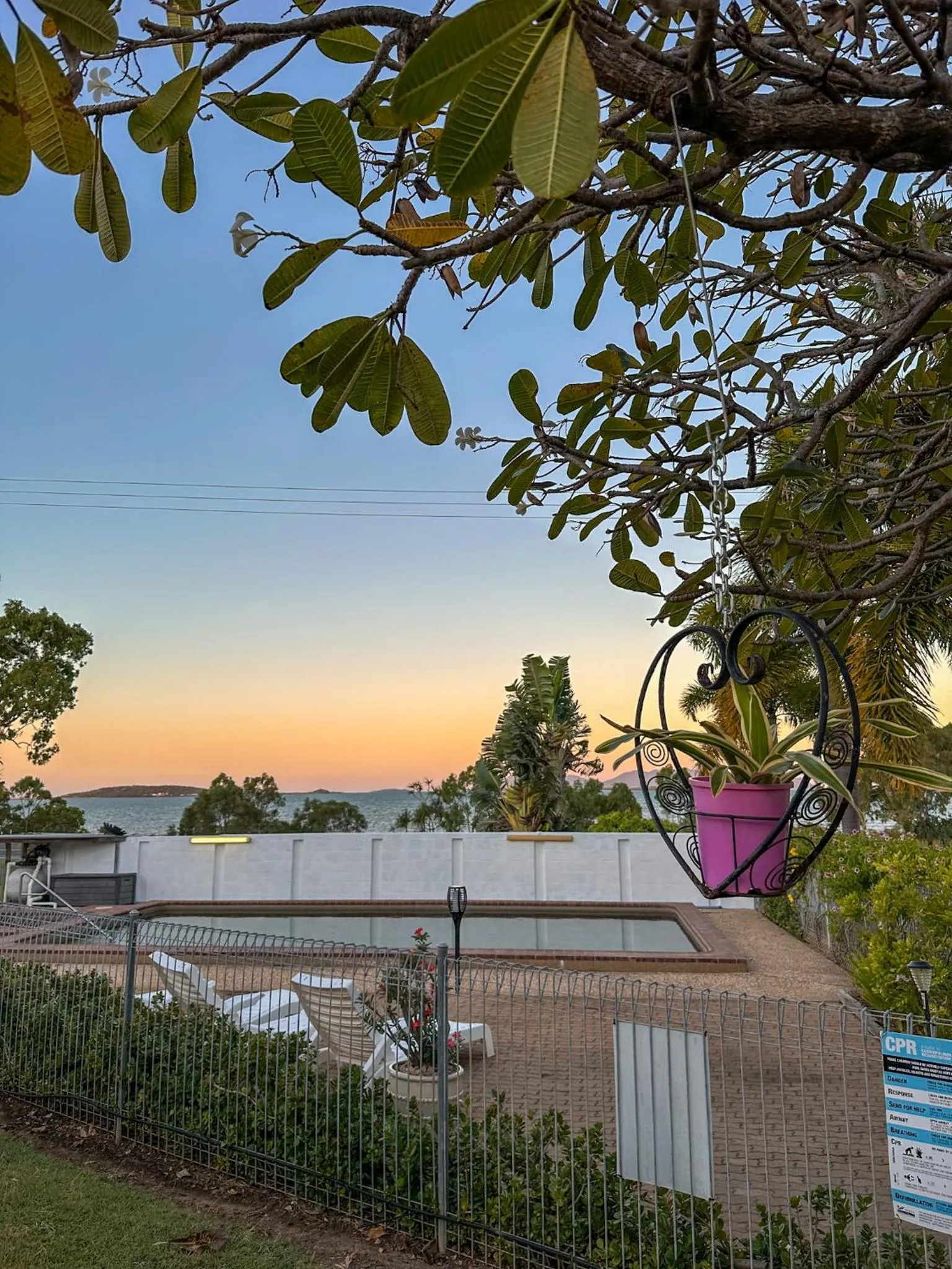 Day in Ocean View Motel Bowen