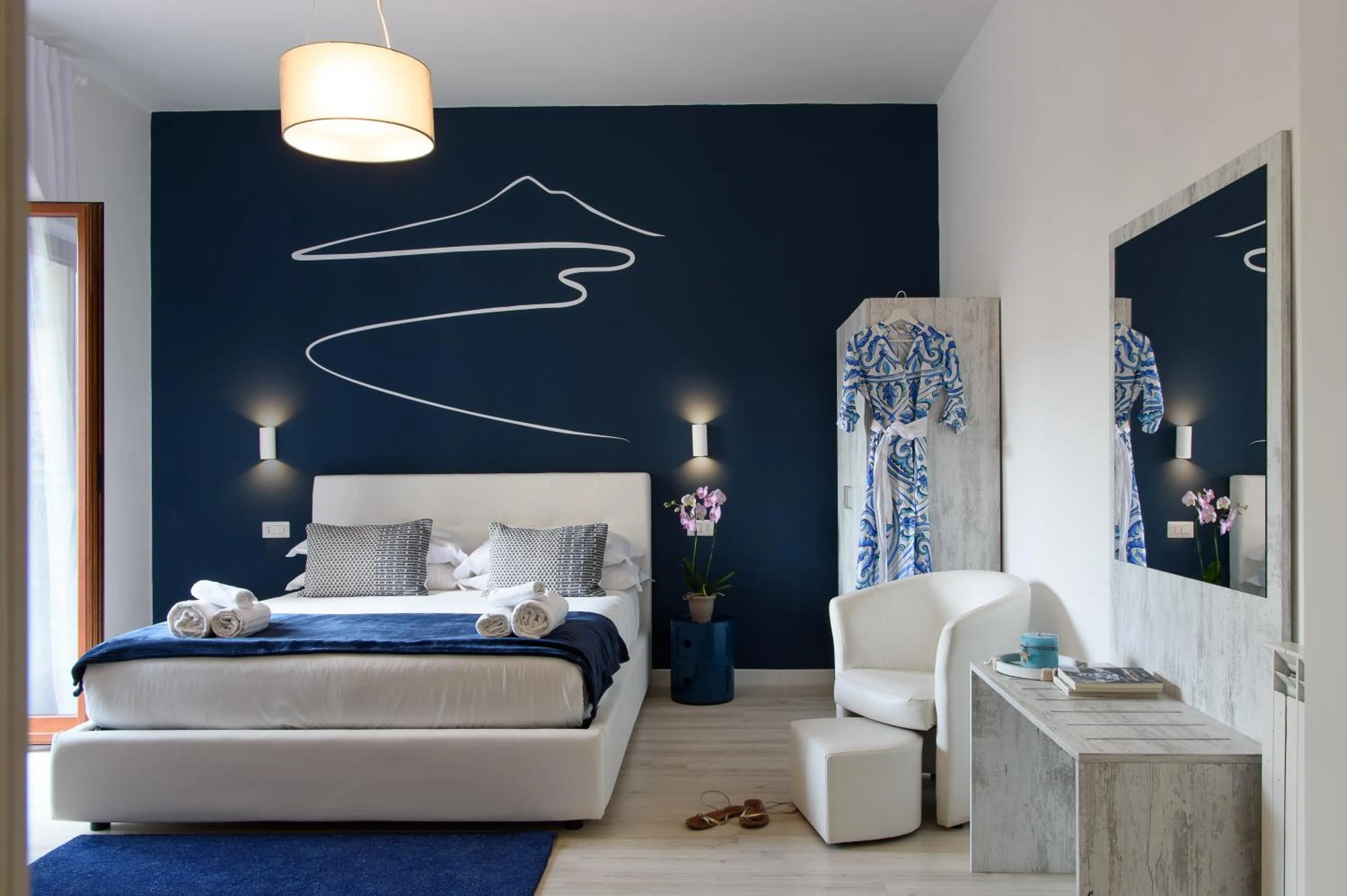 Spring, Bed in Les Suites des Tout le Monde