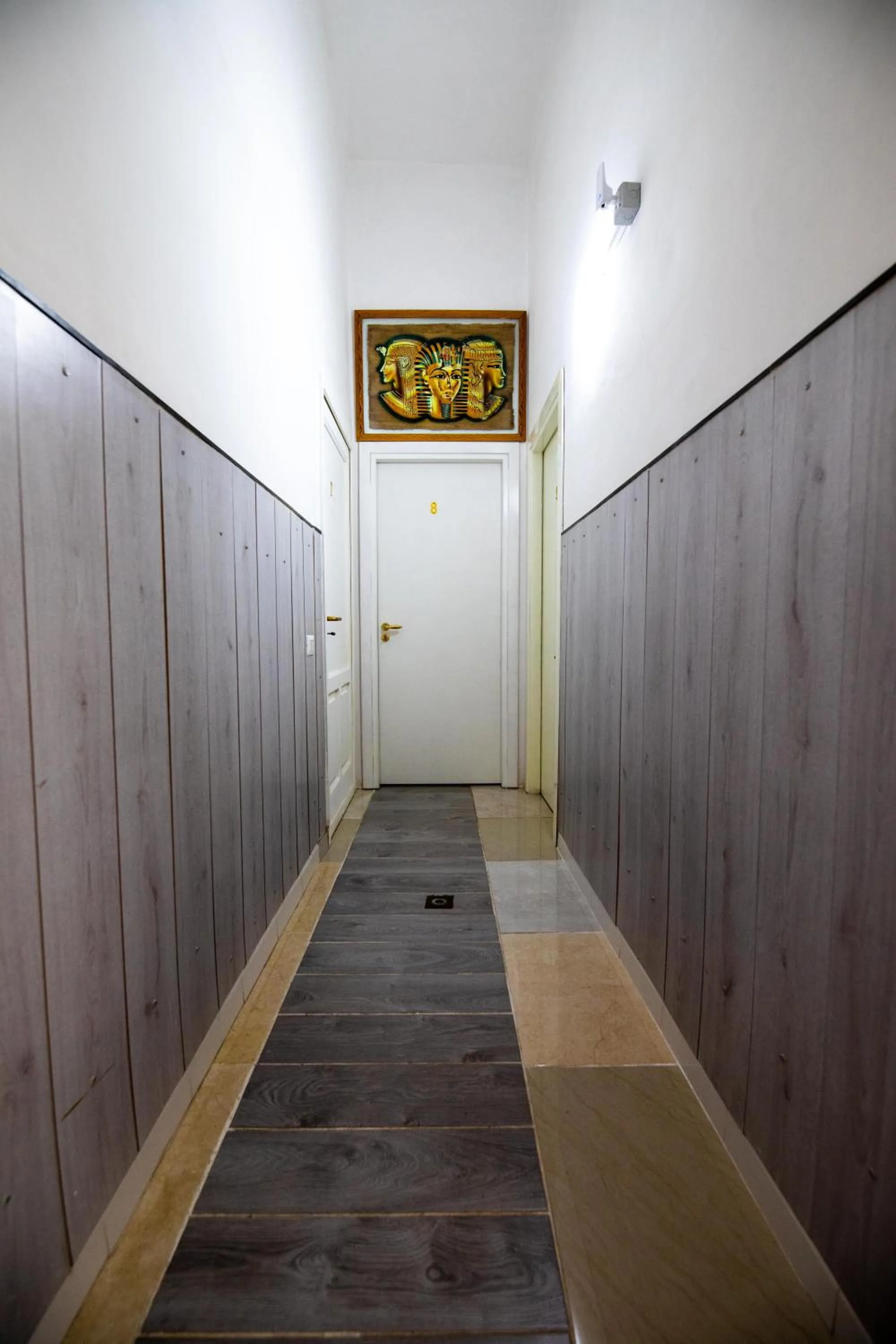 Decorative detail in B&B Cappotto civico 48