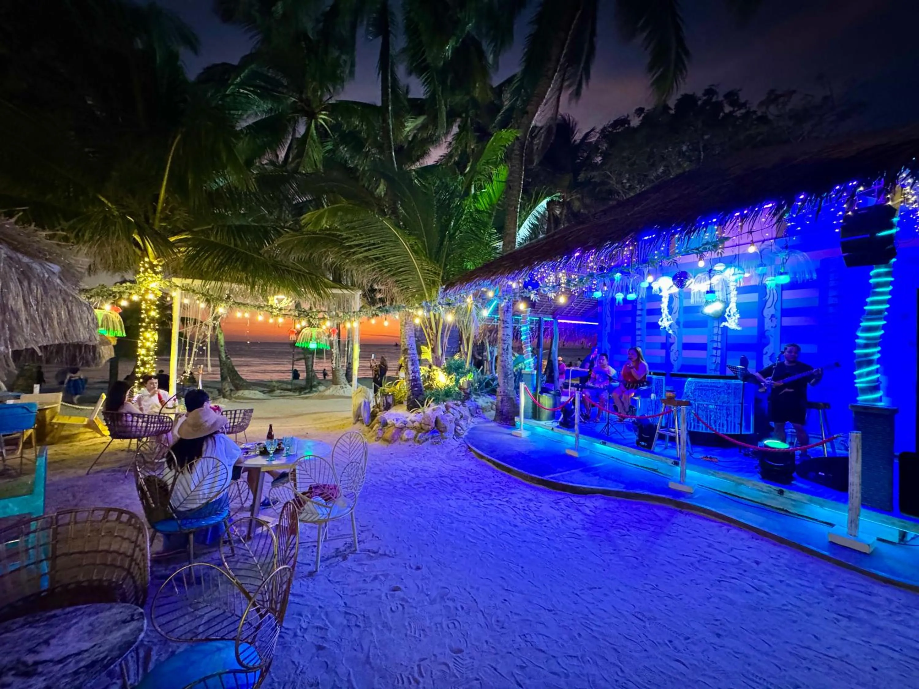Restaurant/places to eat in Casa Pilar Beach Resort