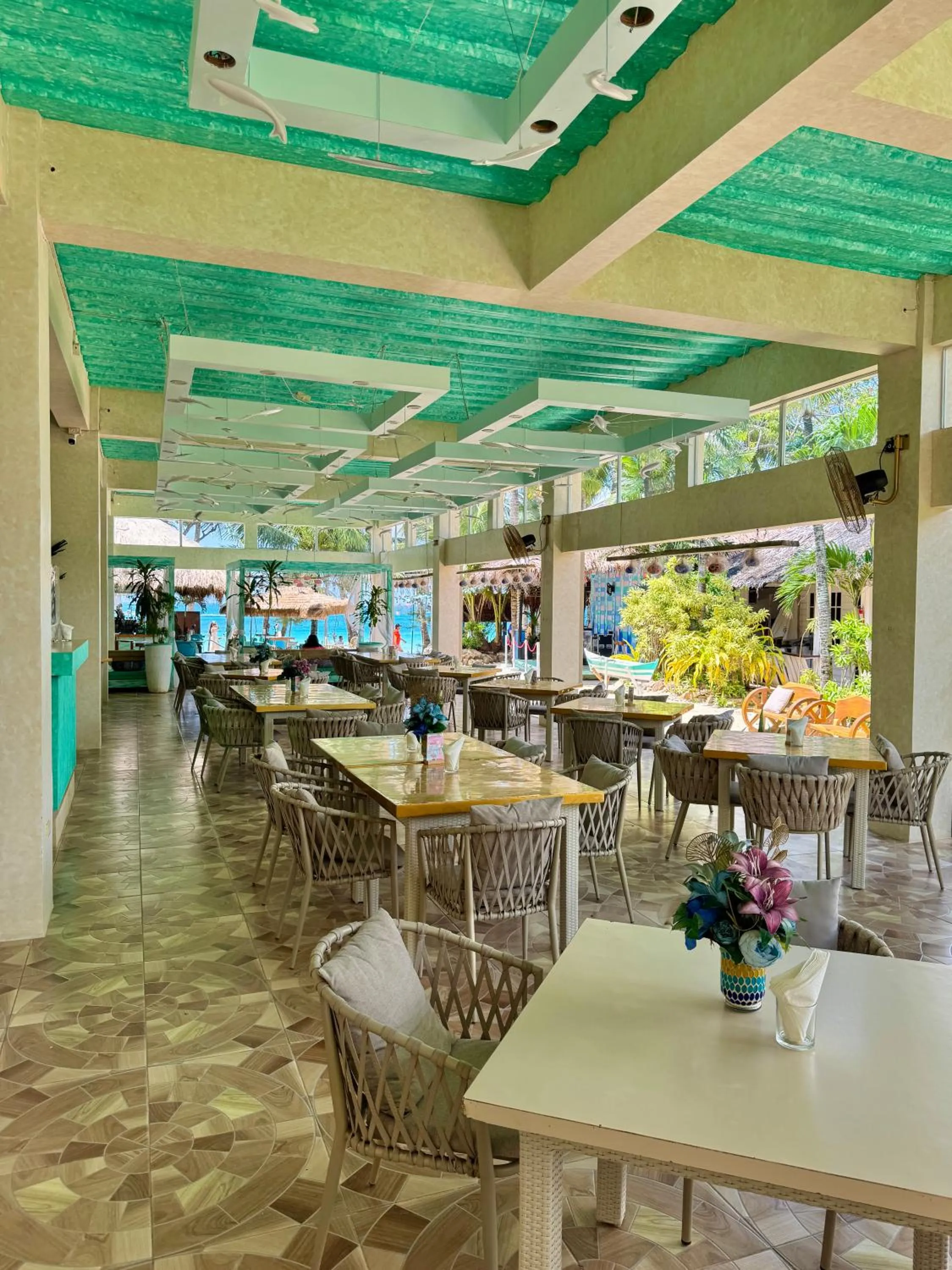 Restaurant/places to eat in Casa Pilar Beach Resort