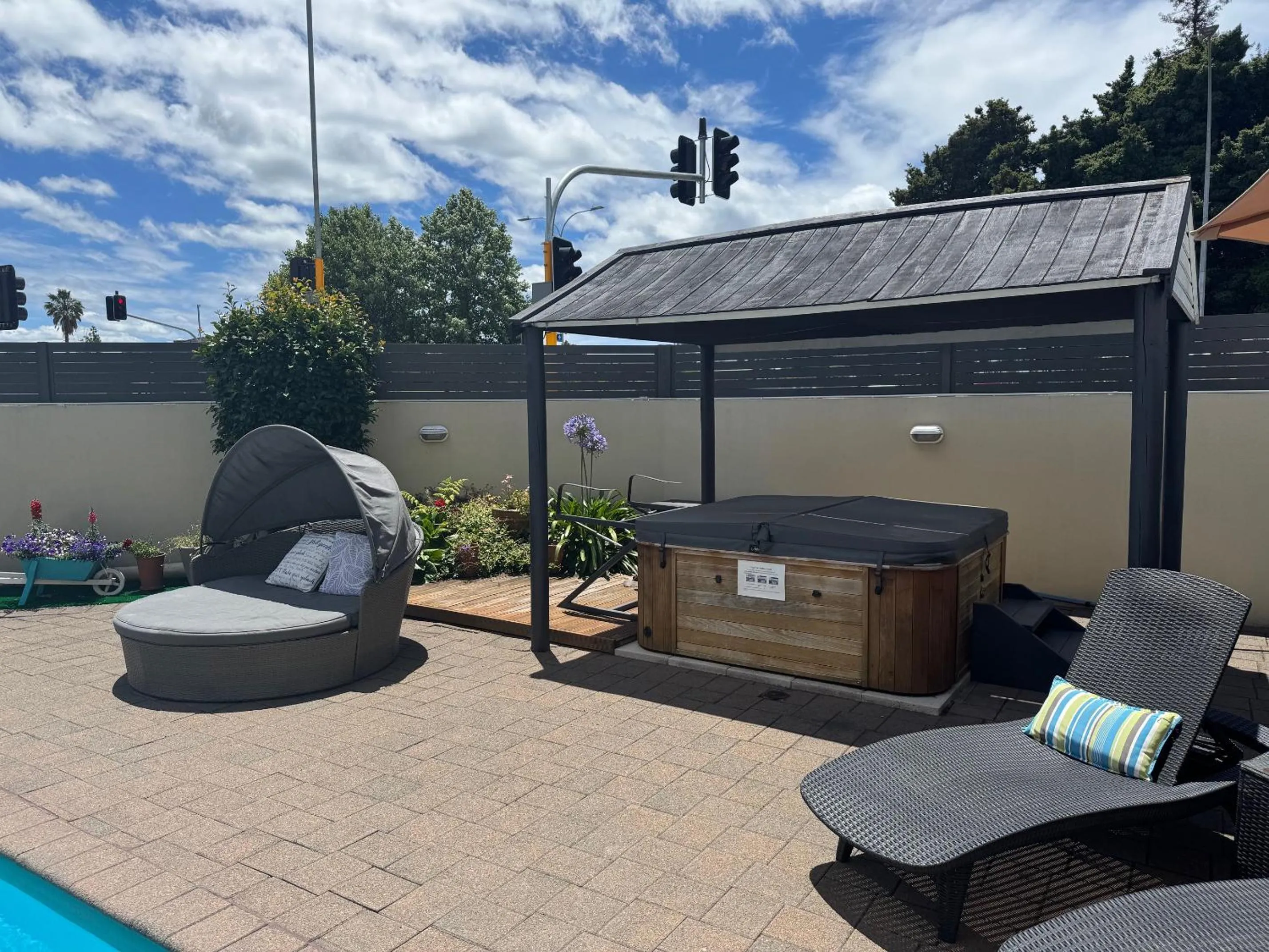 Hot Tub in Academy Motor Inn