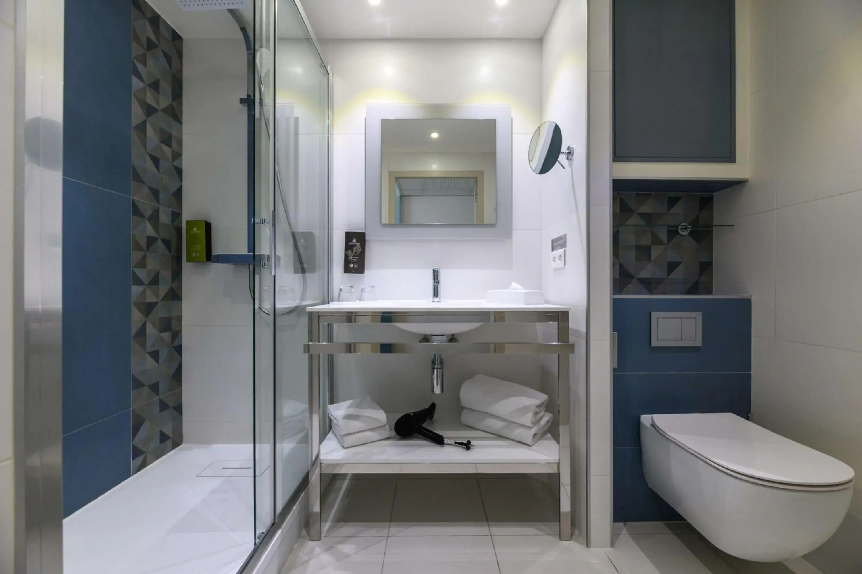 Bathroom in Best Western Plus Ajaccio Amirauté Bathroom in Best Western Plus Ajaccio Amirauté