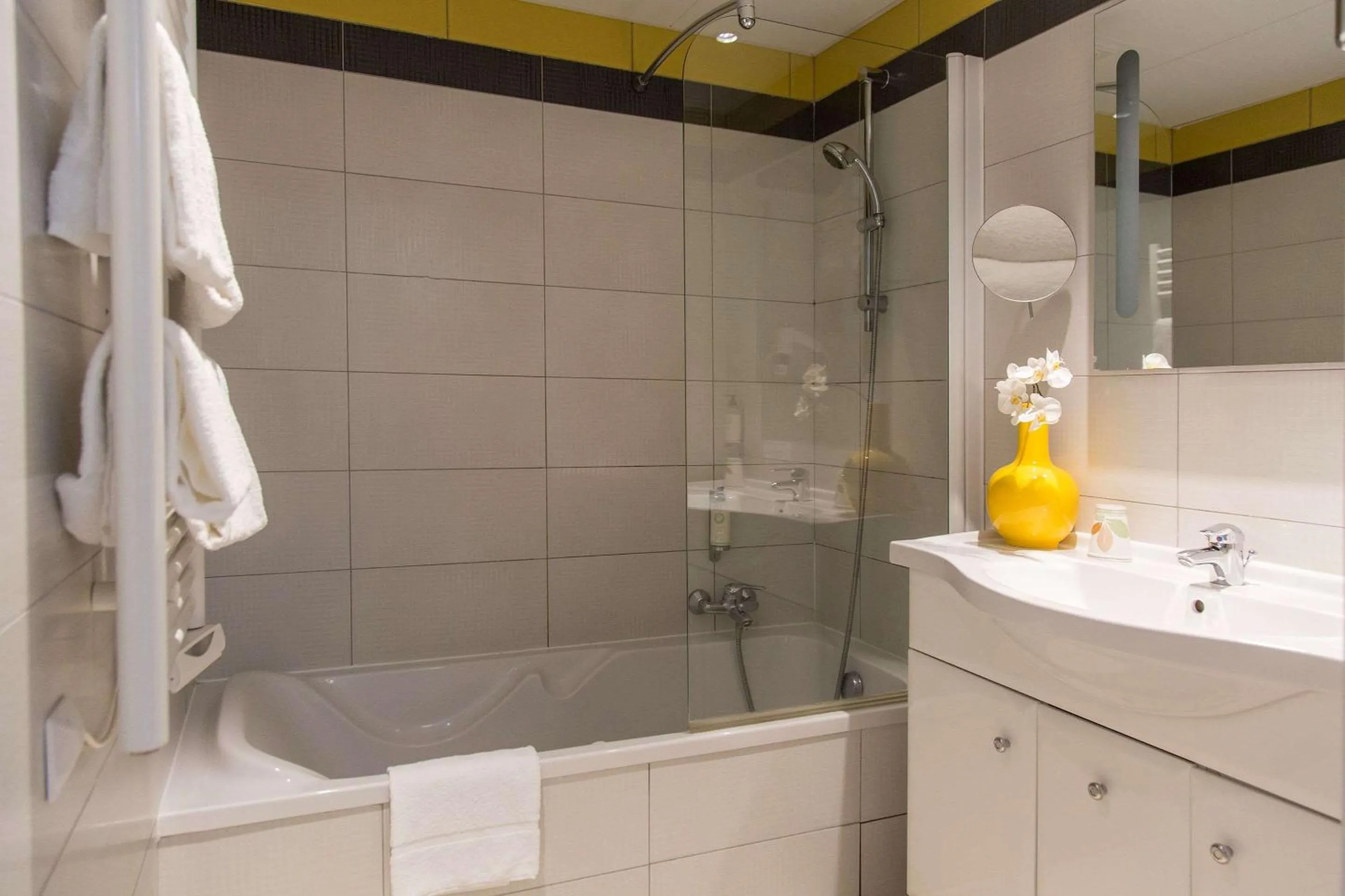 Photo of the whole room in Best Western Plus Ajaccio Amirauté