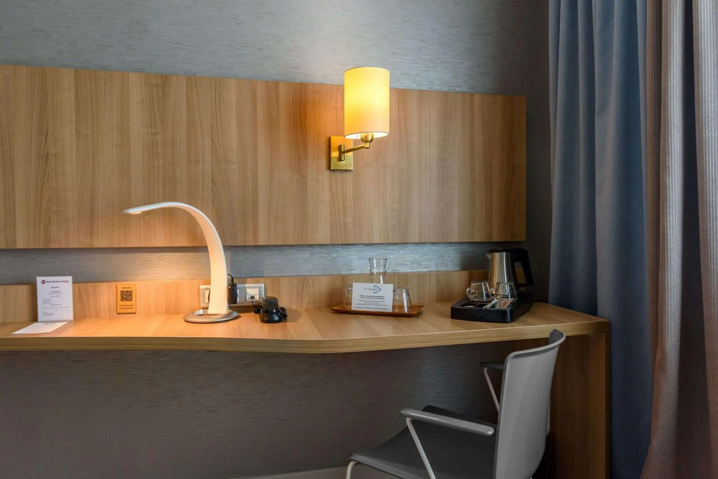 Comfort King Room in Best Western Plus Ajaccio Amirauté Comfort King Room in Best Western Plus Ajaccio Amirauté