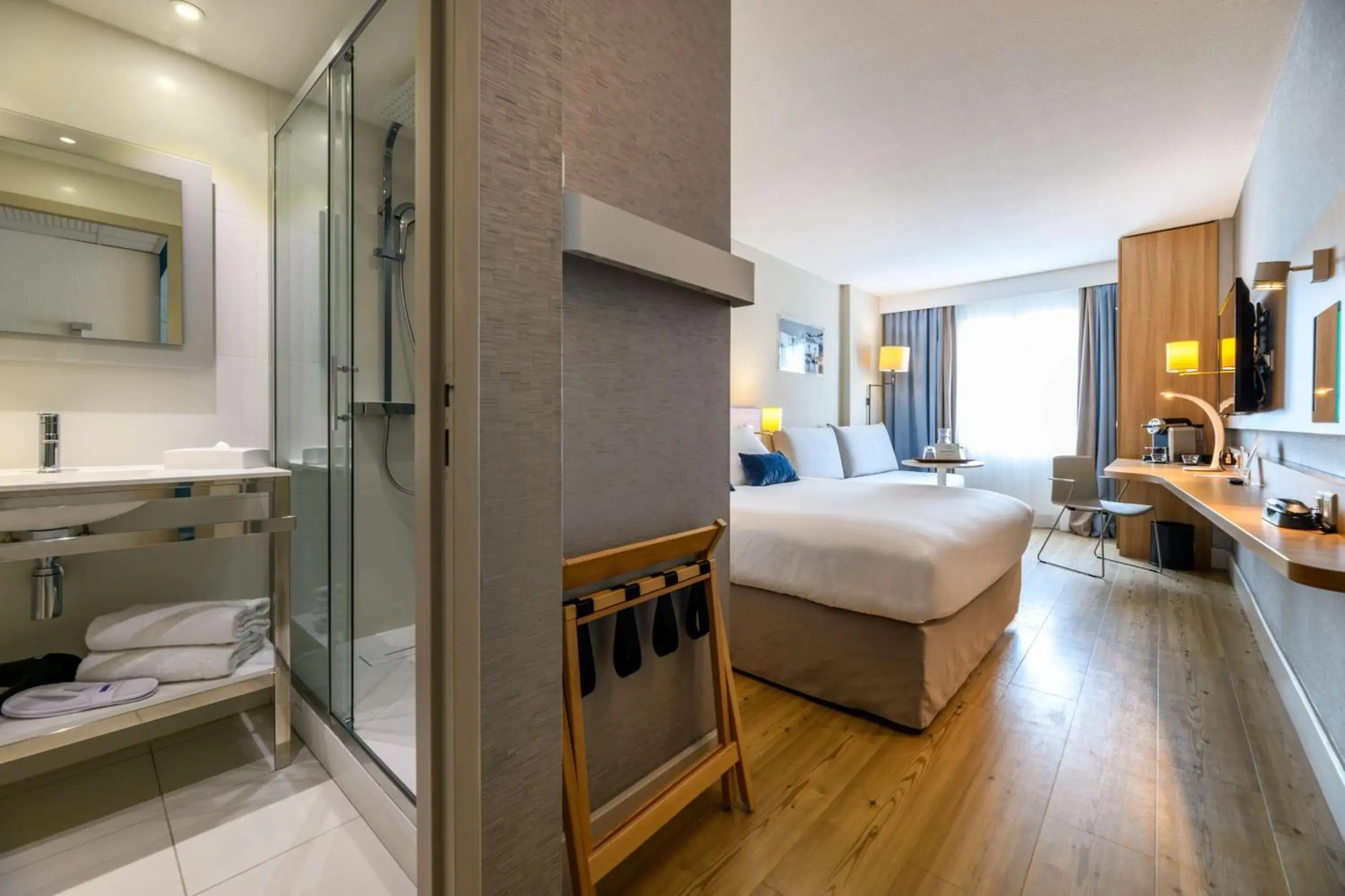 Bathroom, Bed in Best Western Plus Ajaccio Amirauté Bathroom, Bed in Best Western Plus Ajaccio Amirauté