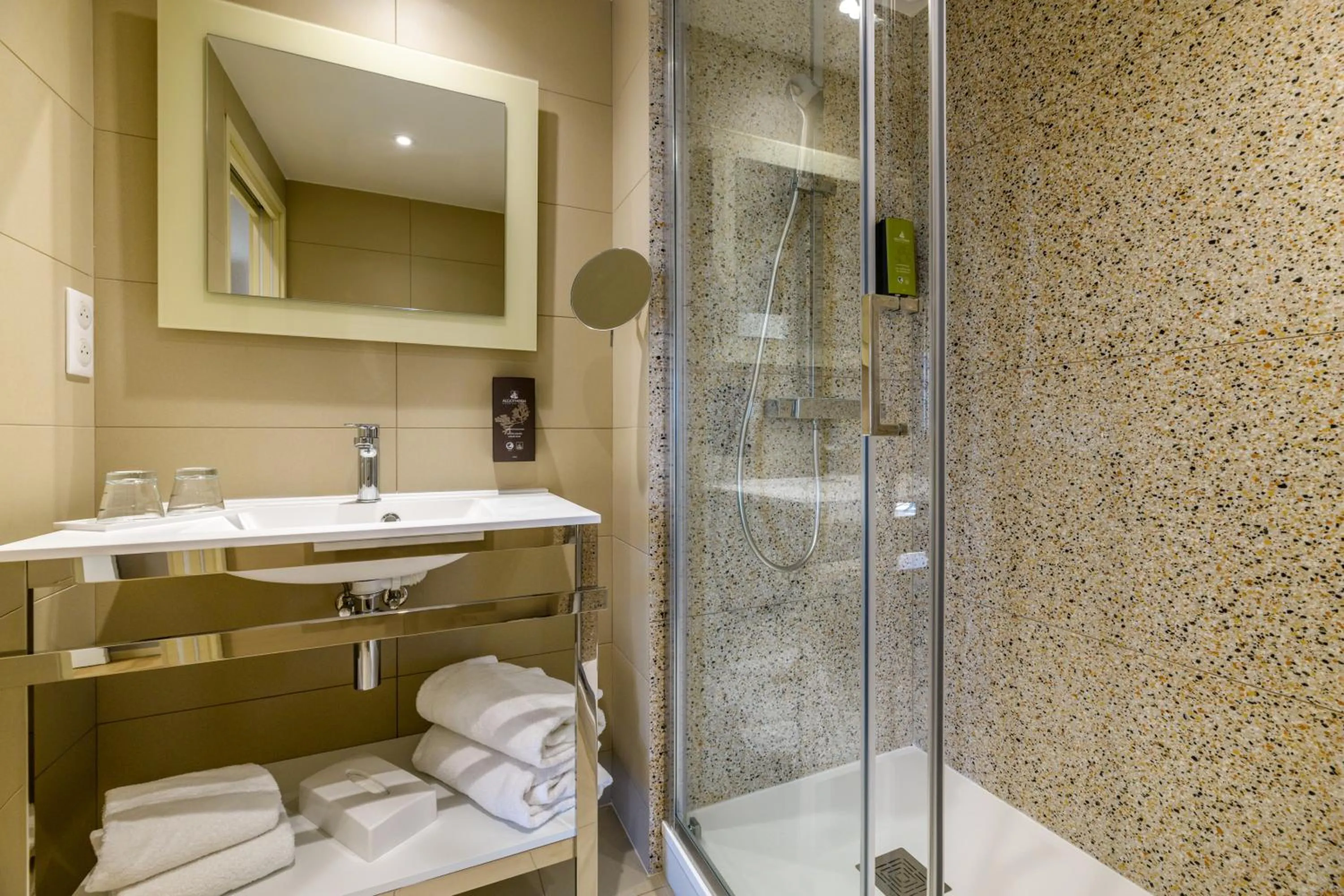 Shower in Best Western Plus Ajaccio Amirauté