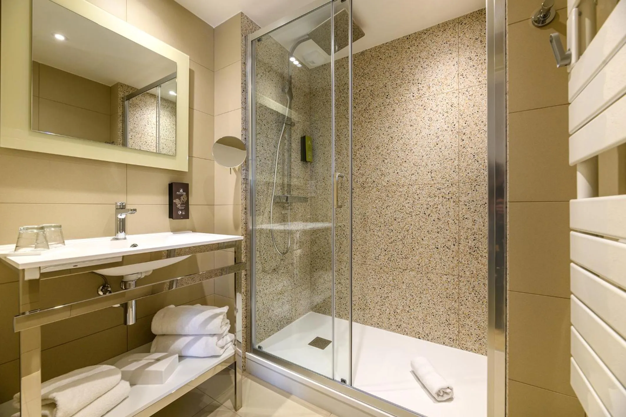 Shower in Best Western Plus Ajaccio Amirauté