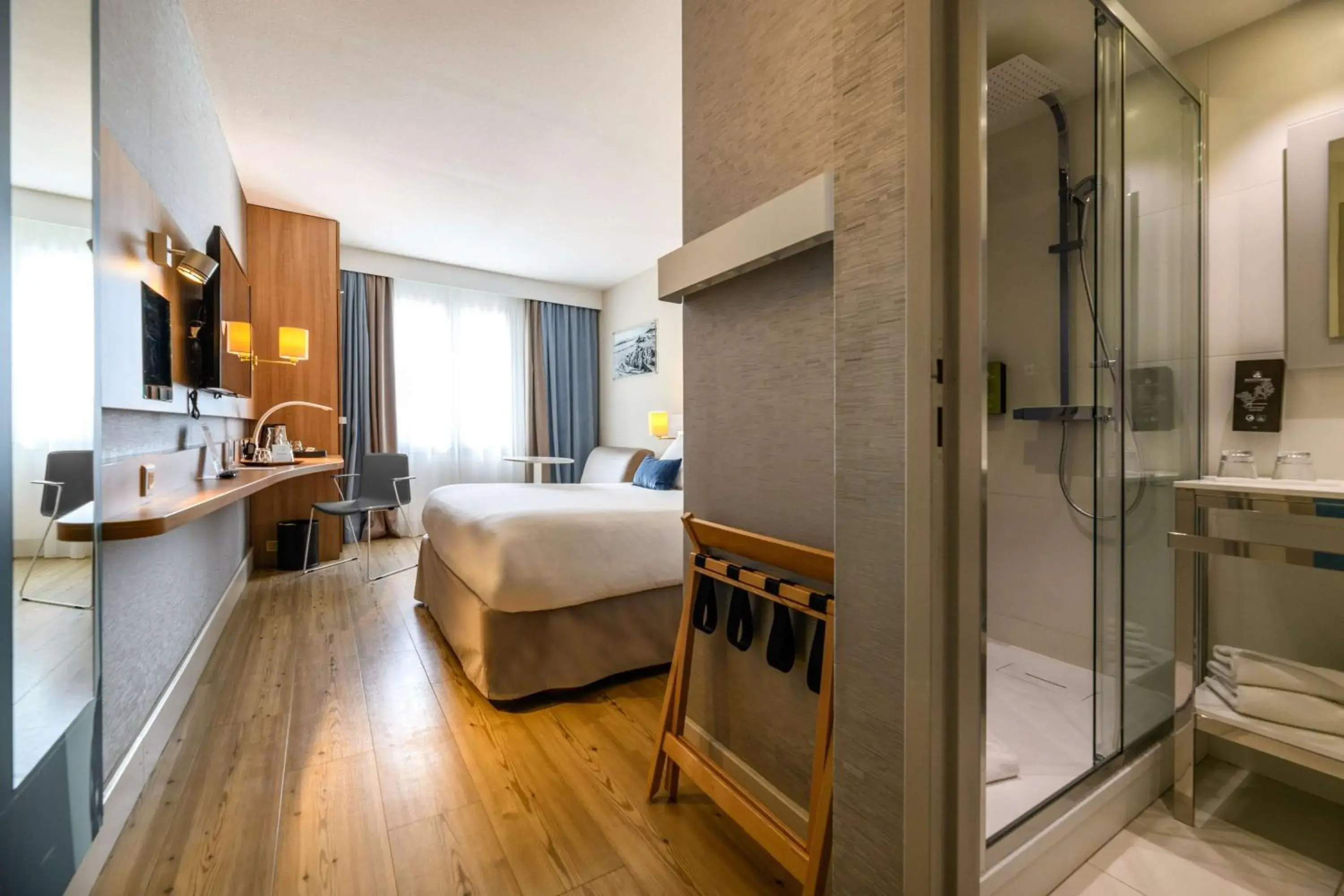 Bathroom, Bed in Best Western Plus Ajaccio Amirauté Bathroom, Bed in Best Western Plus Ajaccio Amirauté