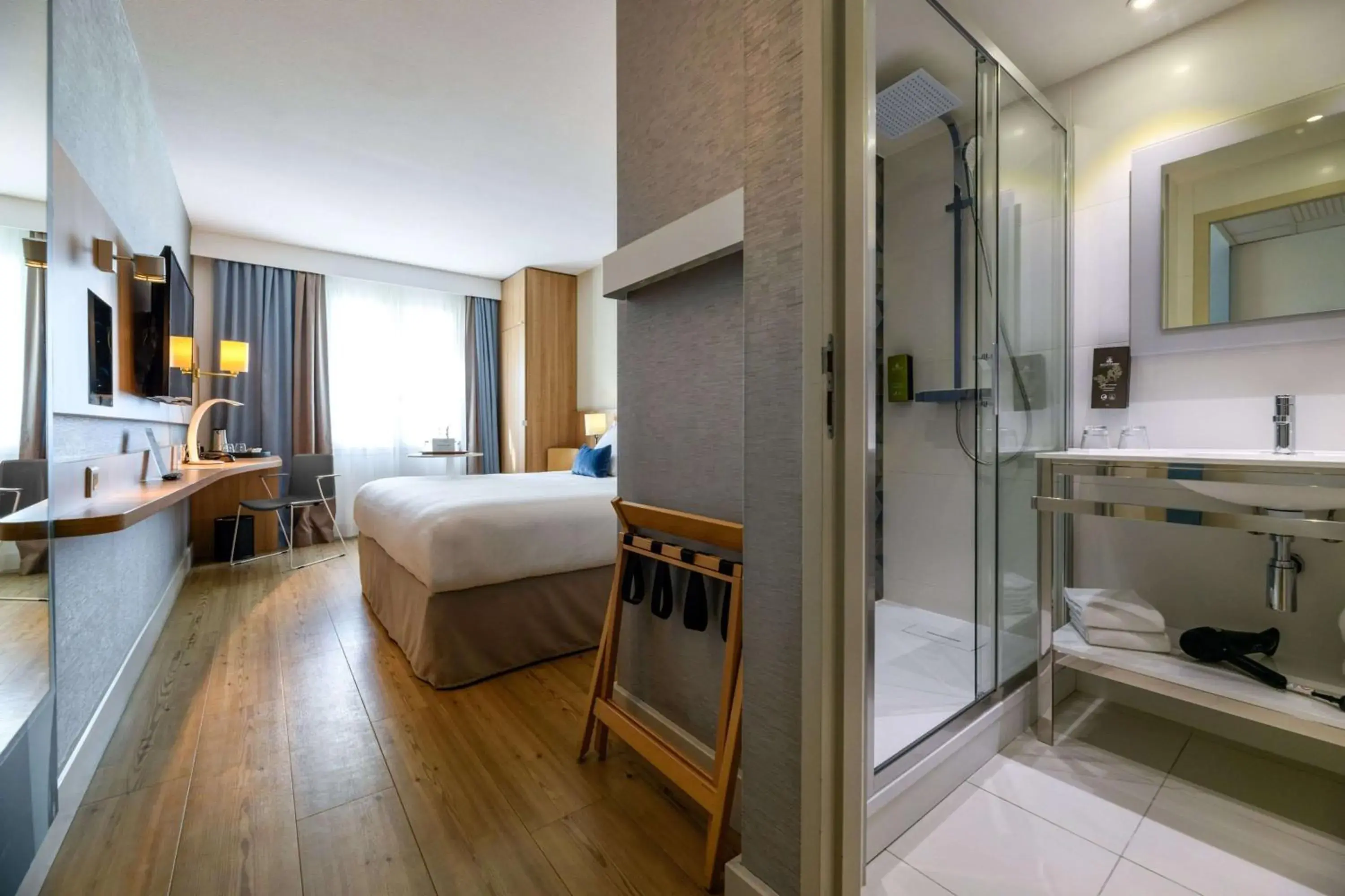 Comfort King Room in Best Western Plus Ajaccio Amirauté Comfort King Room in Best Western Plus Ajaccio Amirauté