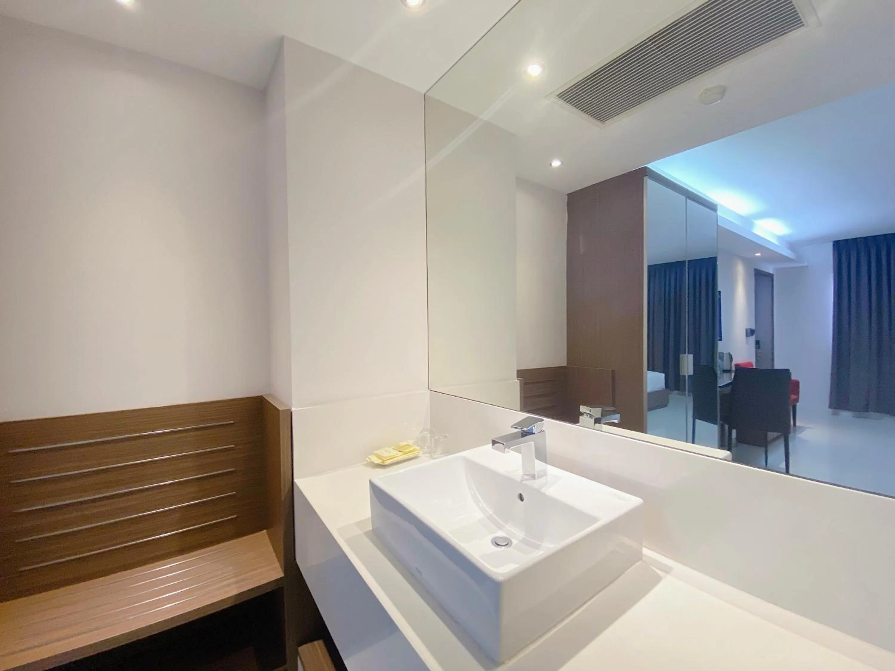 Bathroom in The Luxe Hotel