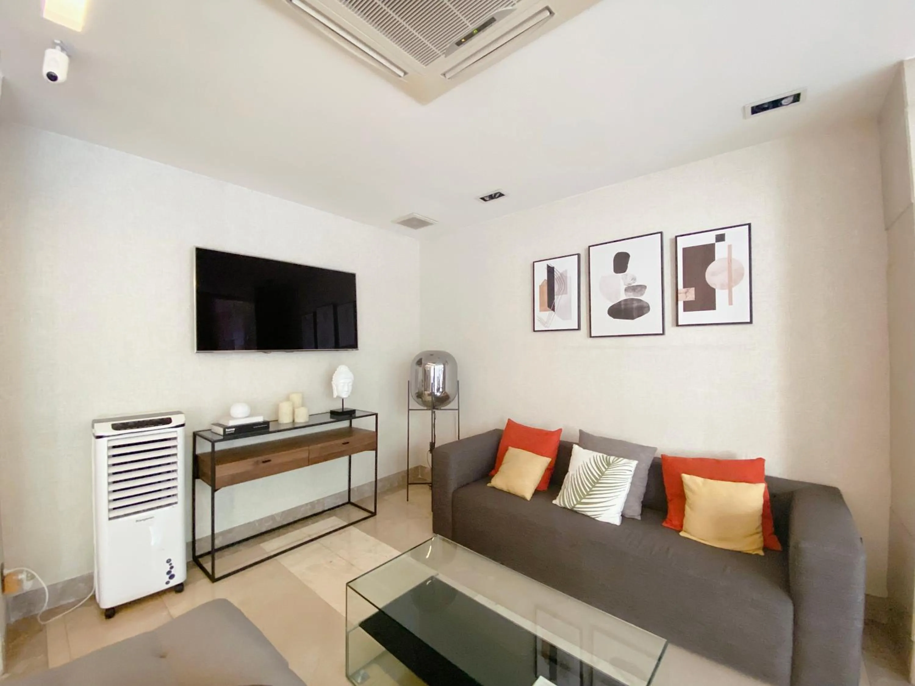 Lobby or reception in The Luxe Hotel