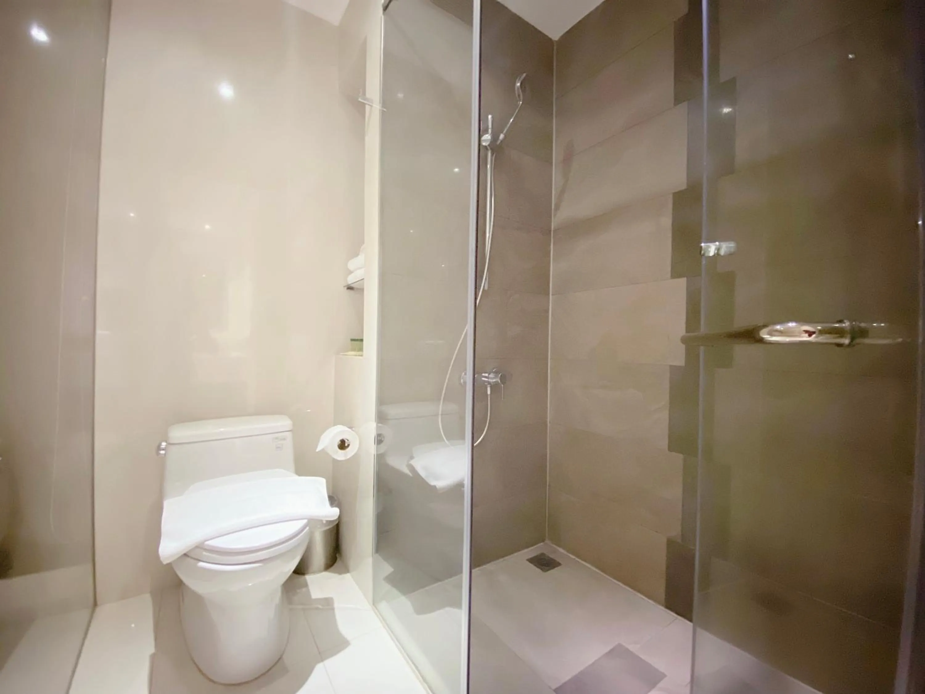 Bathroom in The Luxe Hotel